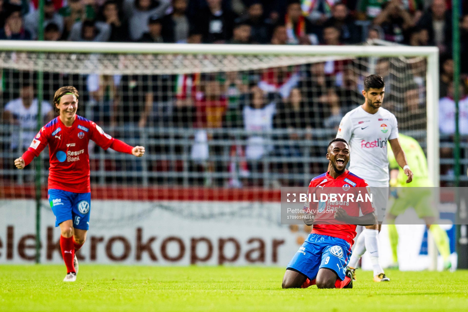 Helsingborgs Max Svensson och Lumala Abdu jublar