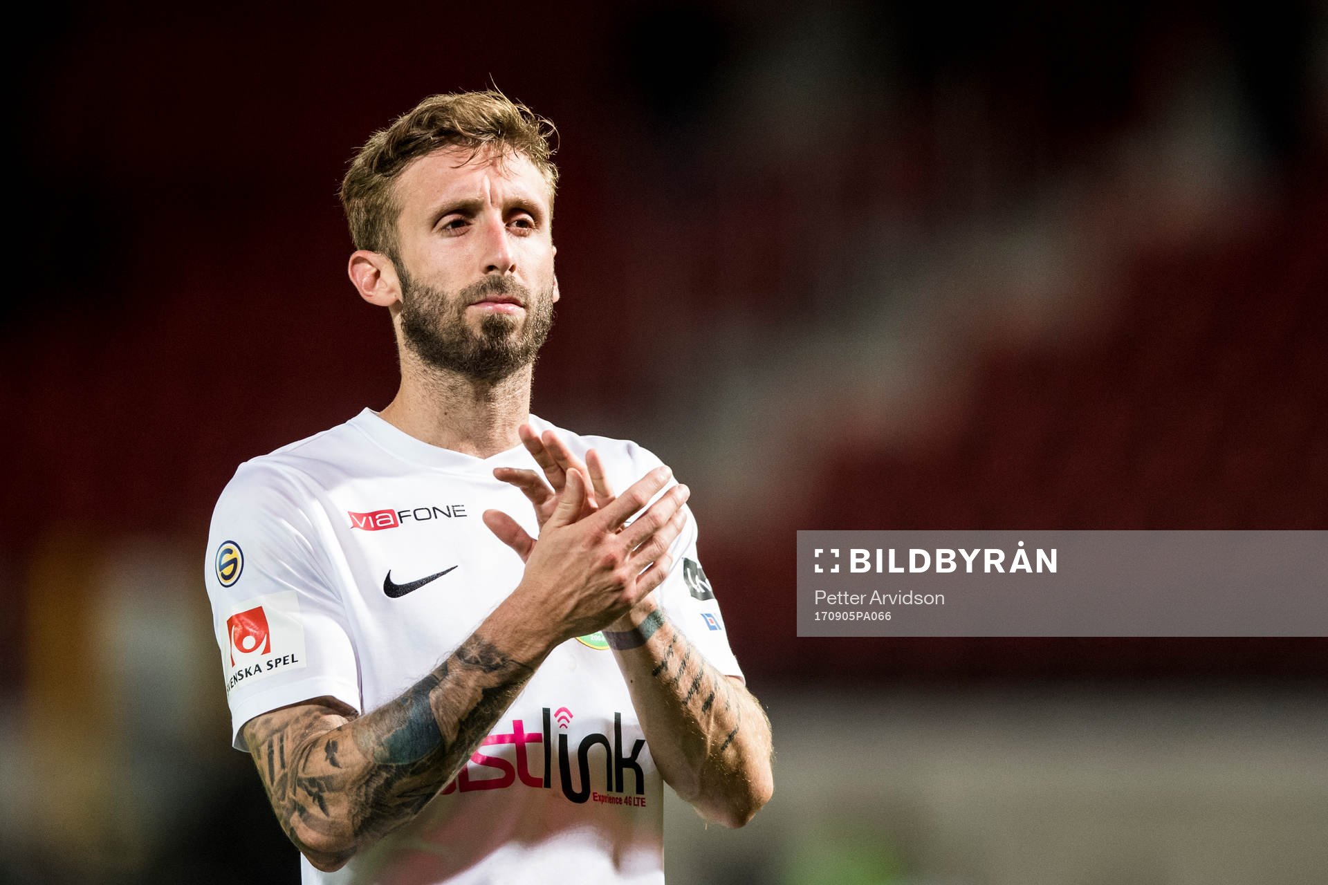 Dalkurds Andrew Michael Stadler tackar publiken