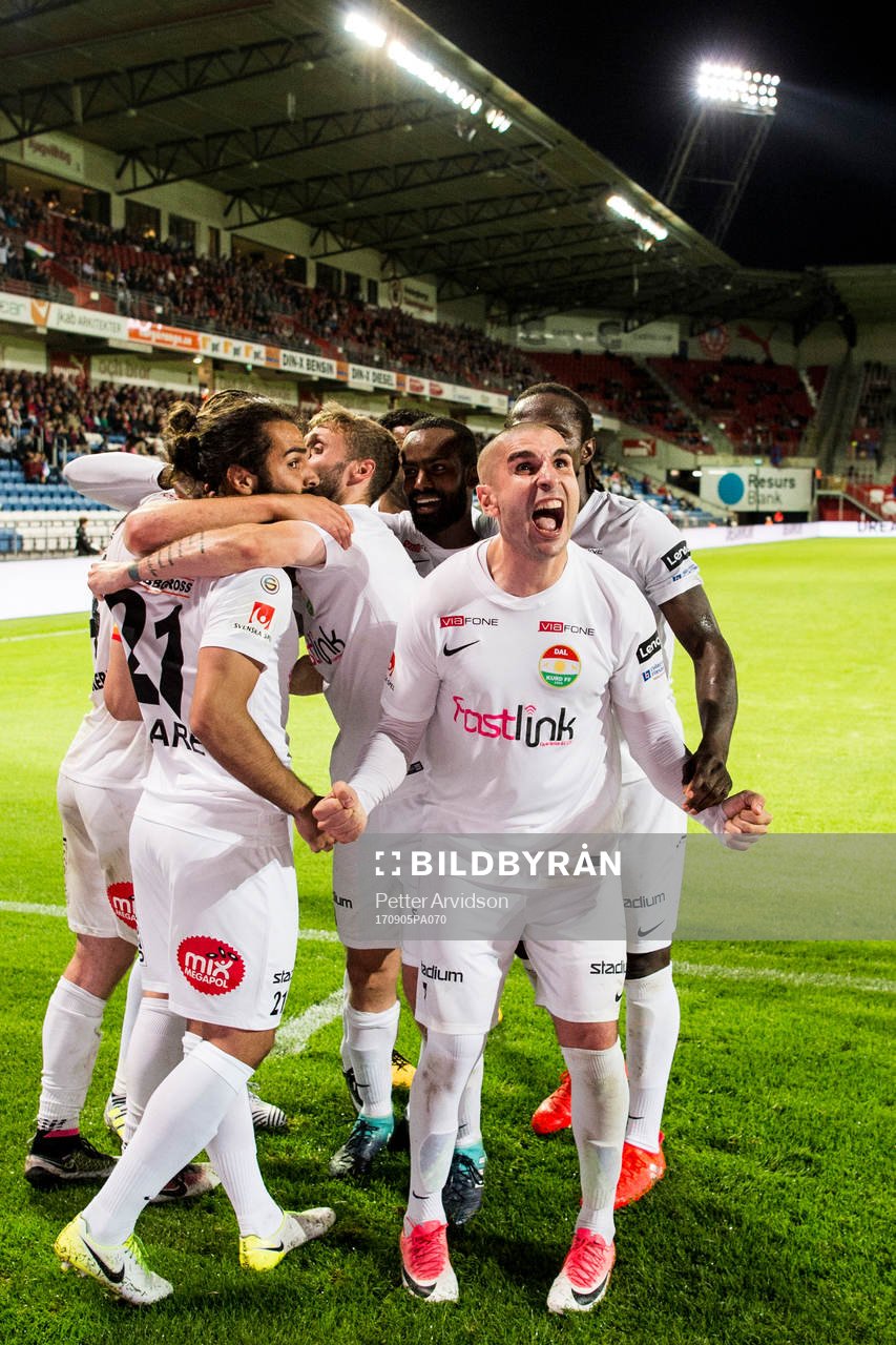 Dalkurds spelare med Rawez Lawan jublar