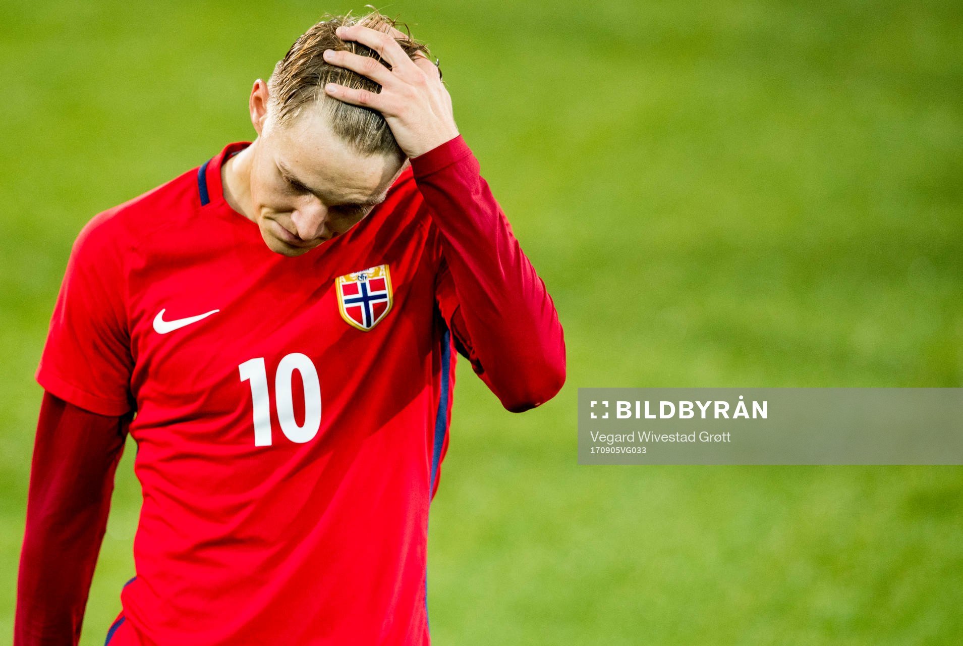 Martin Ødegaard looks dejected
