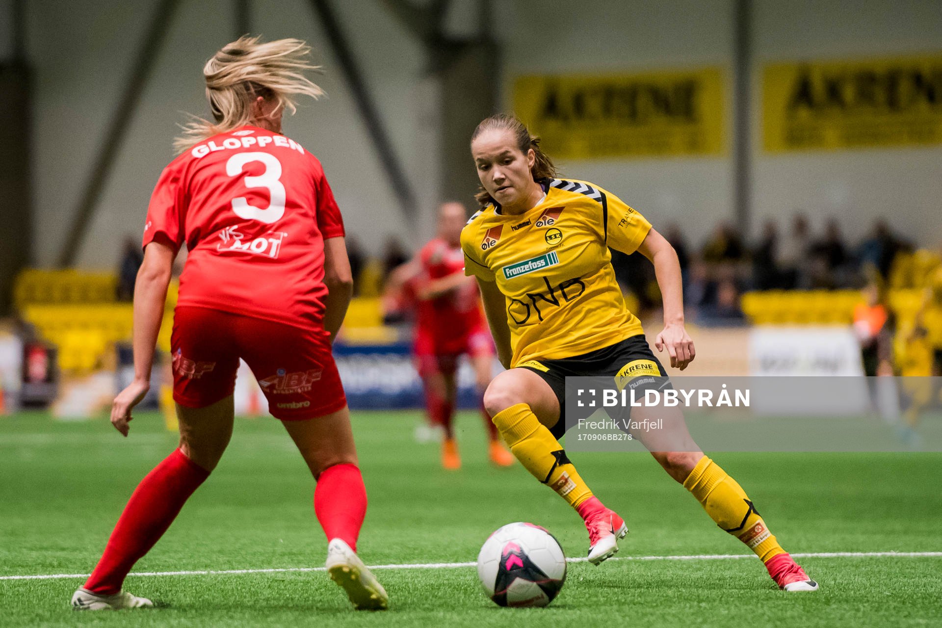 Helene Lokøy Gloppen of Arna-Bjørnar and Guro Reiten of
