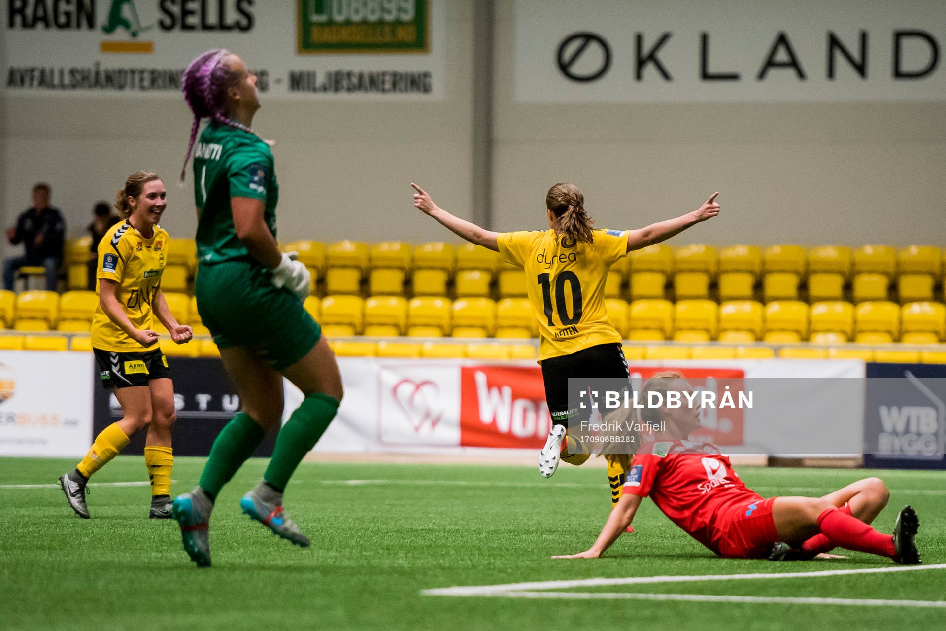 Guro Reiten of LSK kvinner celebrates