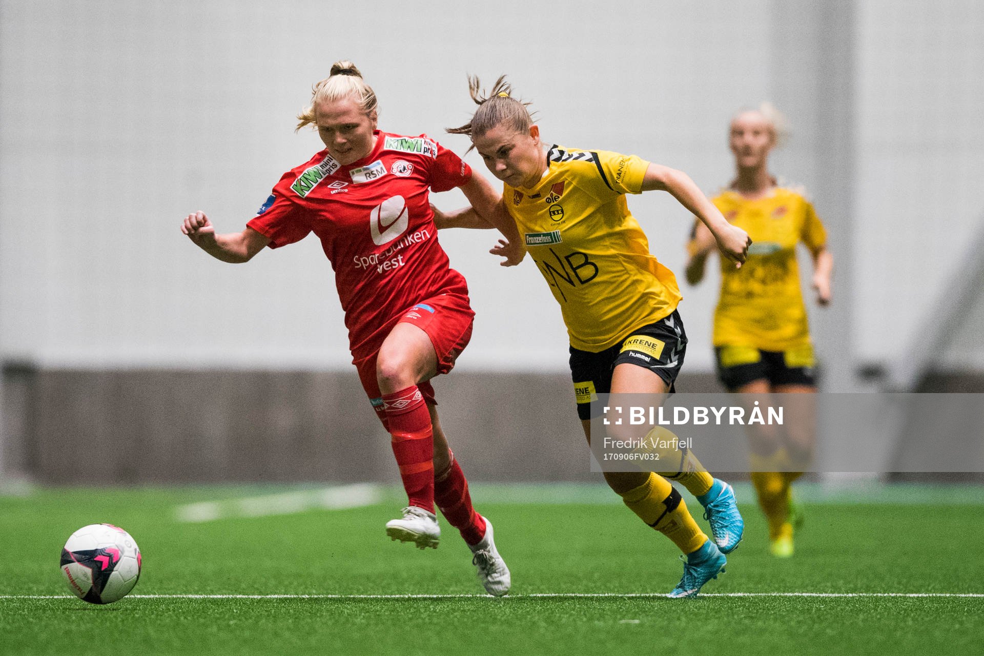 Karoline Heimvik Haugland of Arna-Bjørnar and Emilie