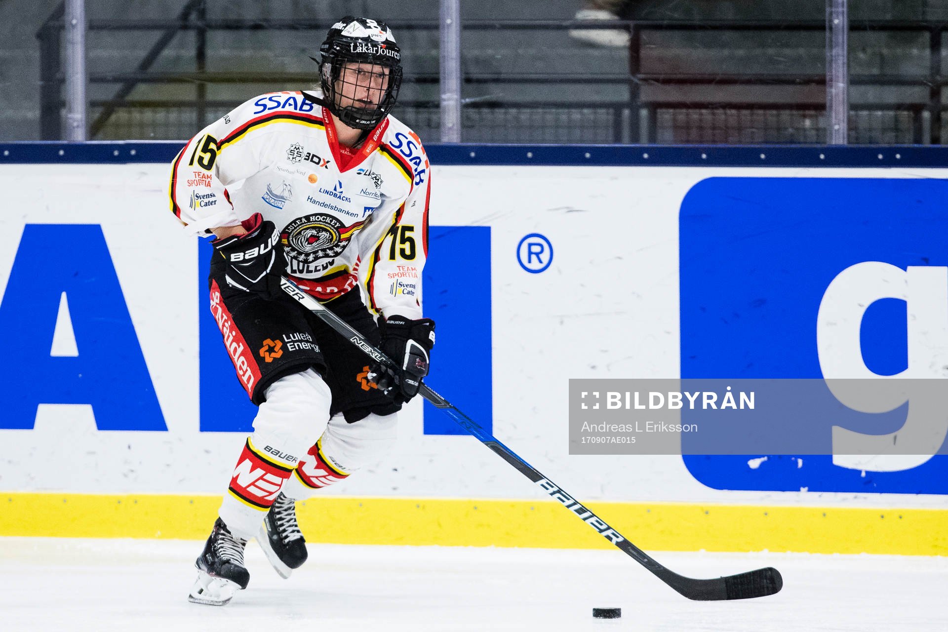 Luleås Elin Johansson med pucken