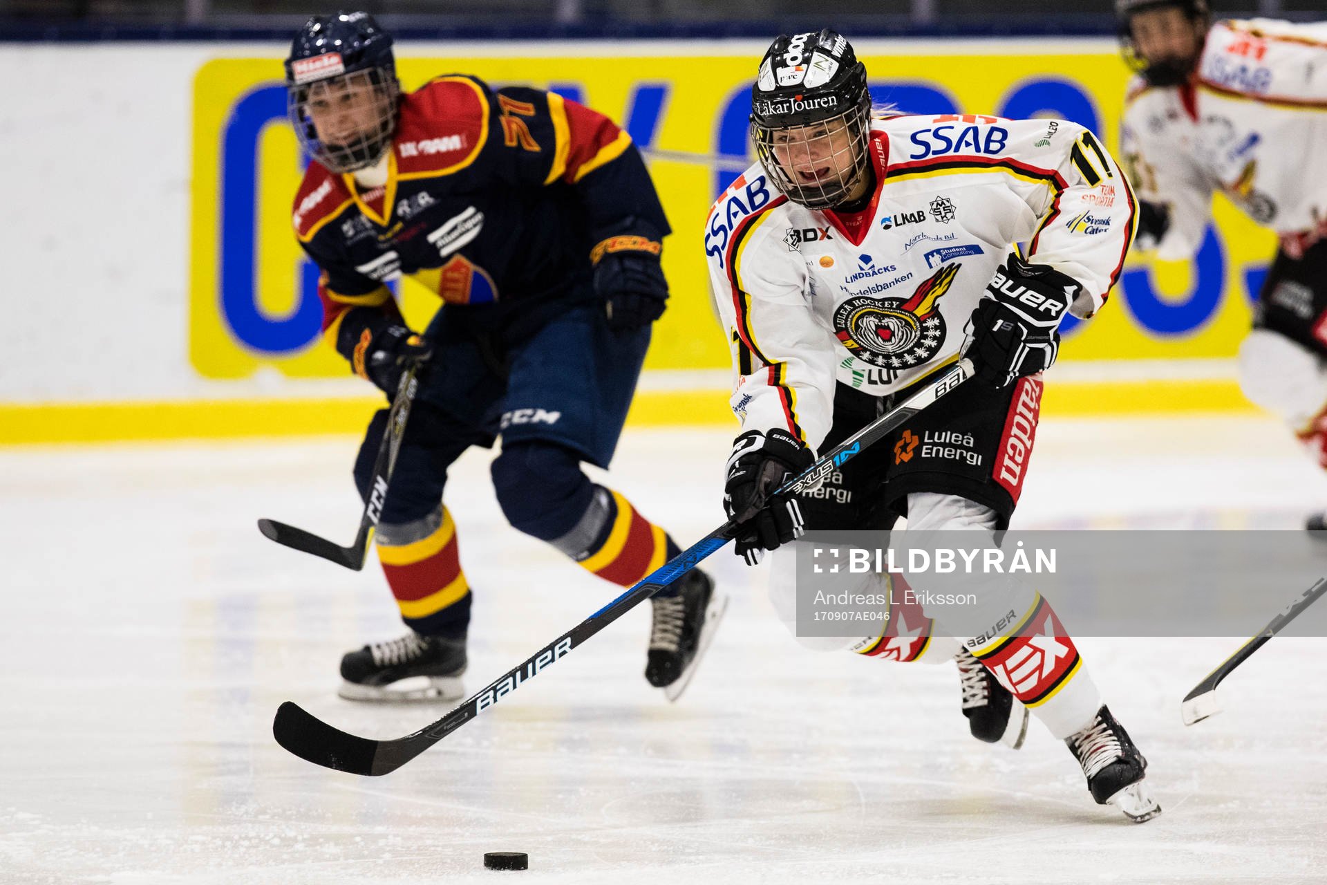 Luleås Josefine Hoegh Persson med pucken