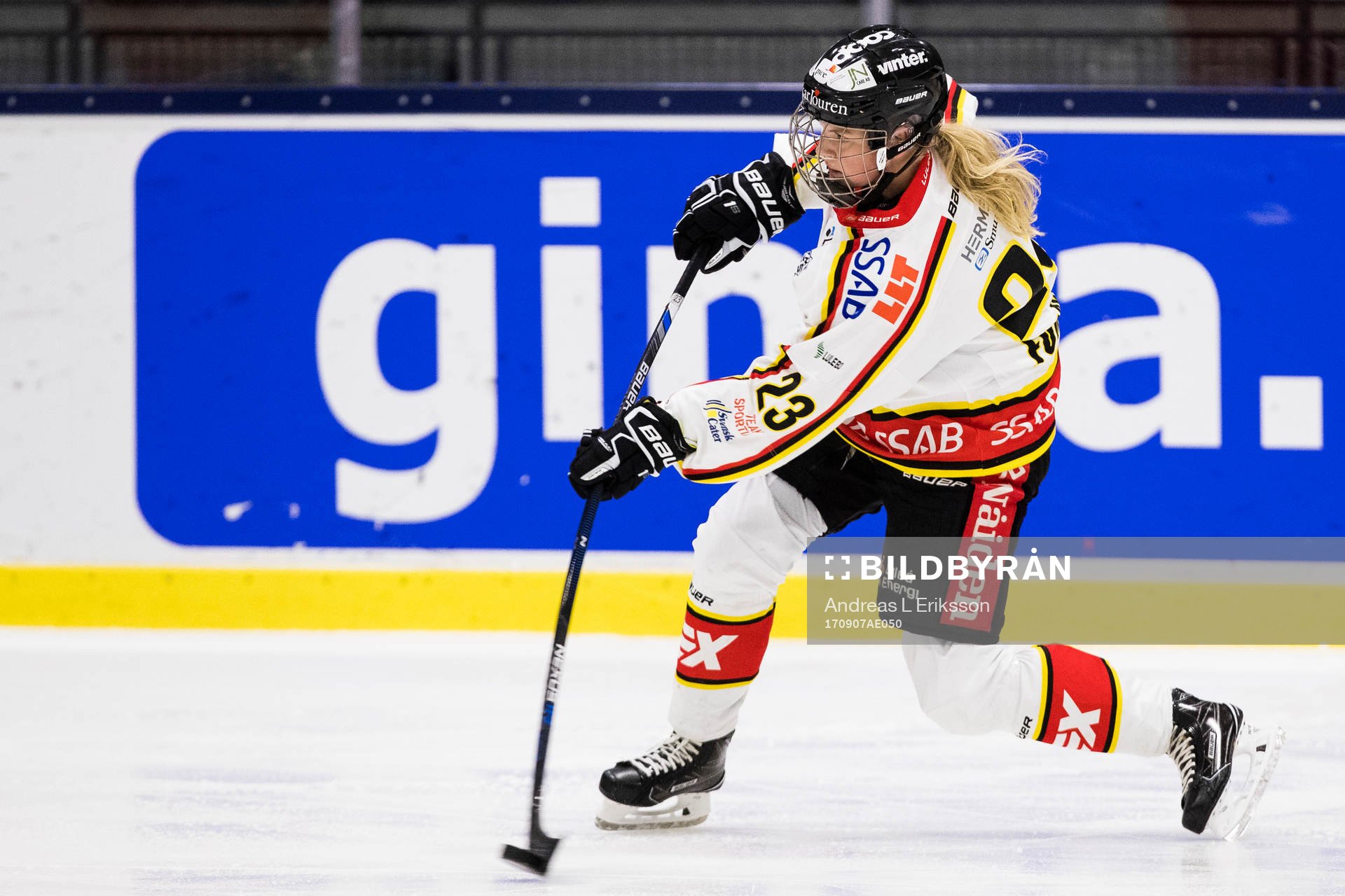 Luleås Pernilla Forsgren med ett skott