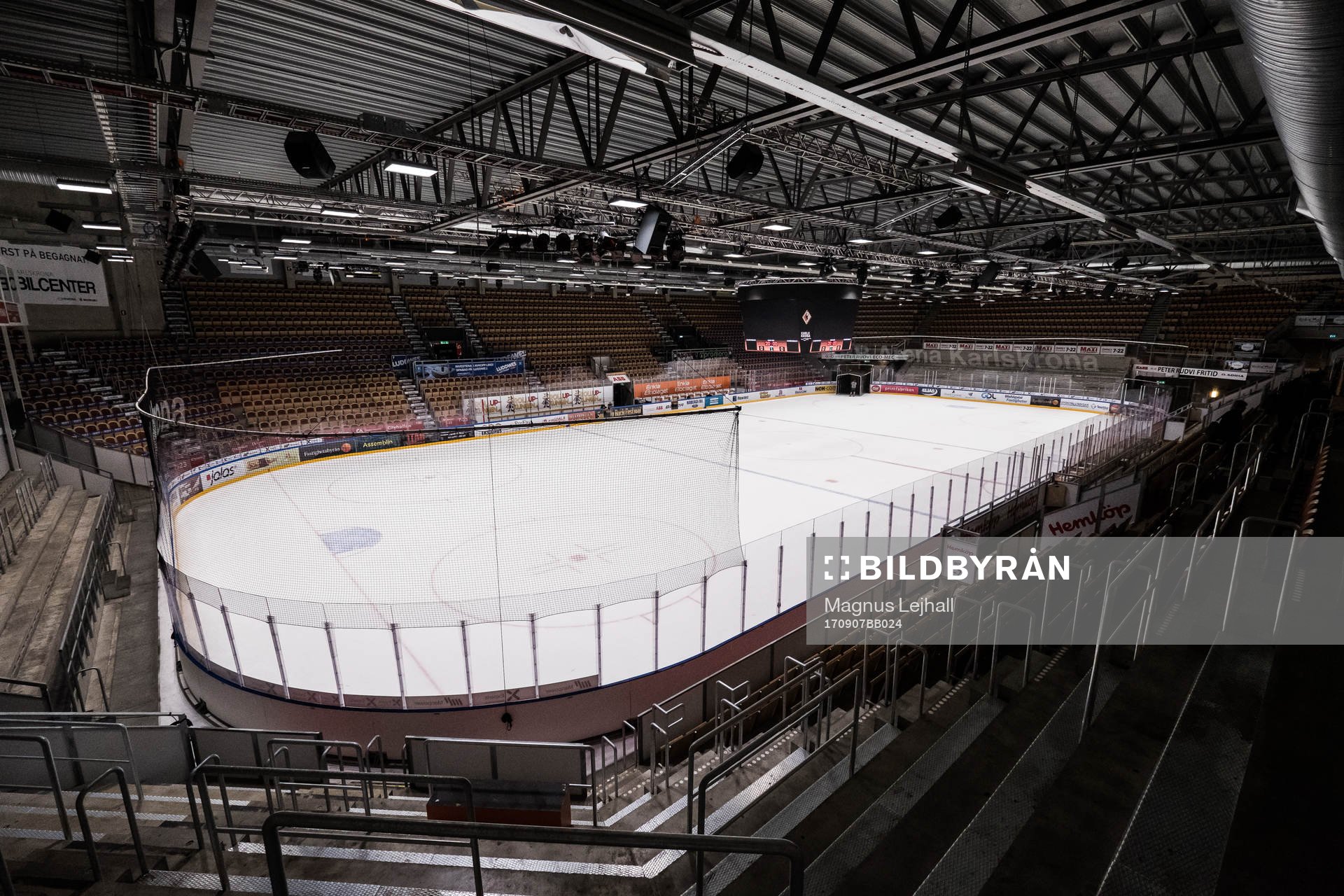 NKT arena interiört innan träningsmatchen i ishockey