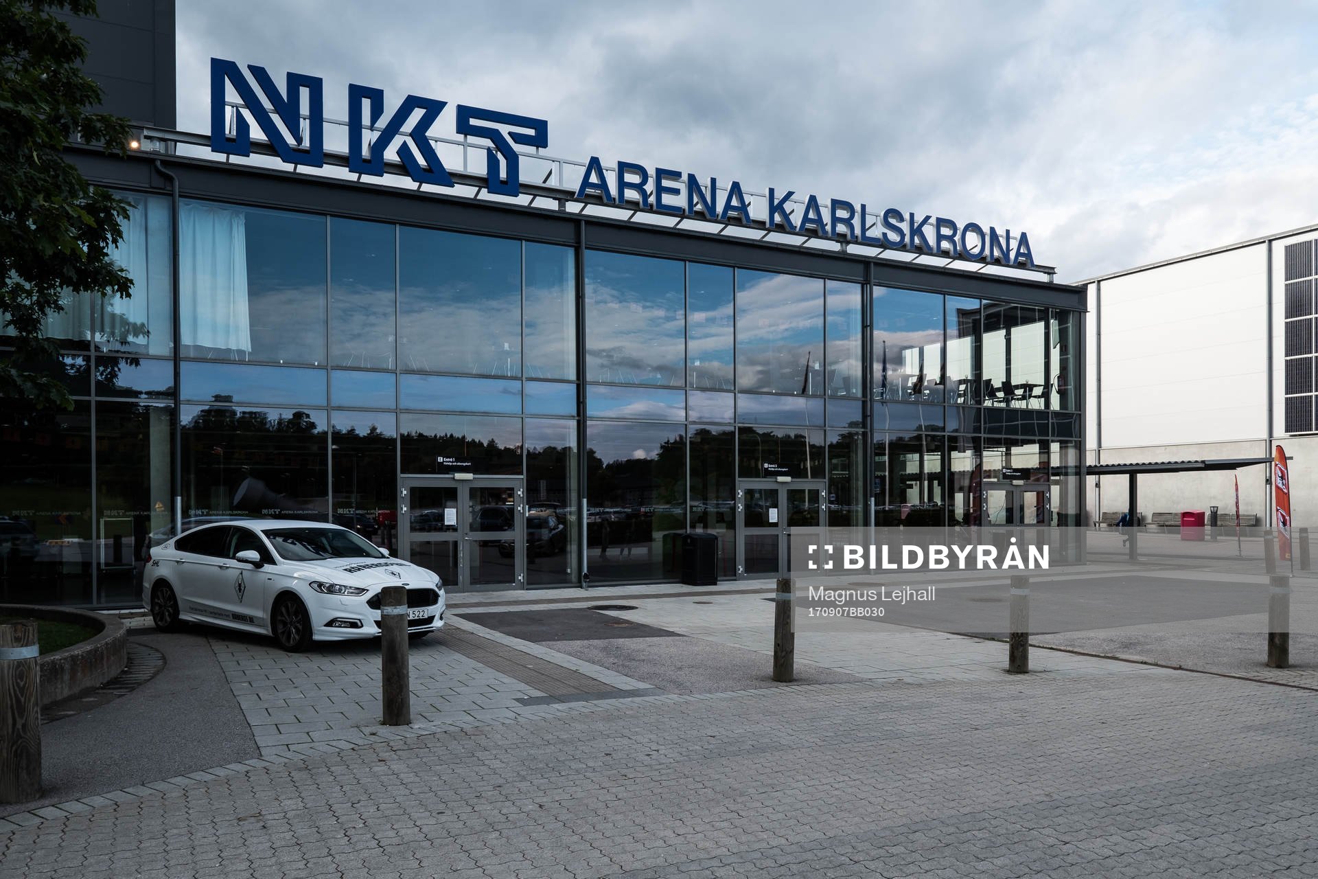 NKT arena exteriört innan träningsmatchen i ishockey