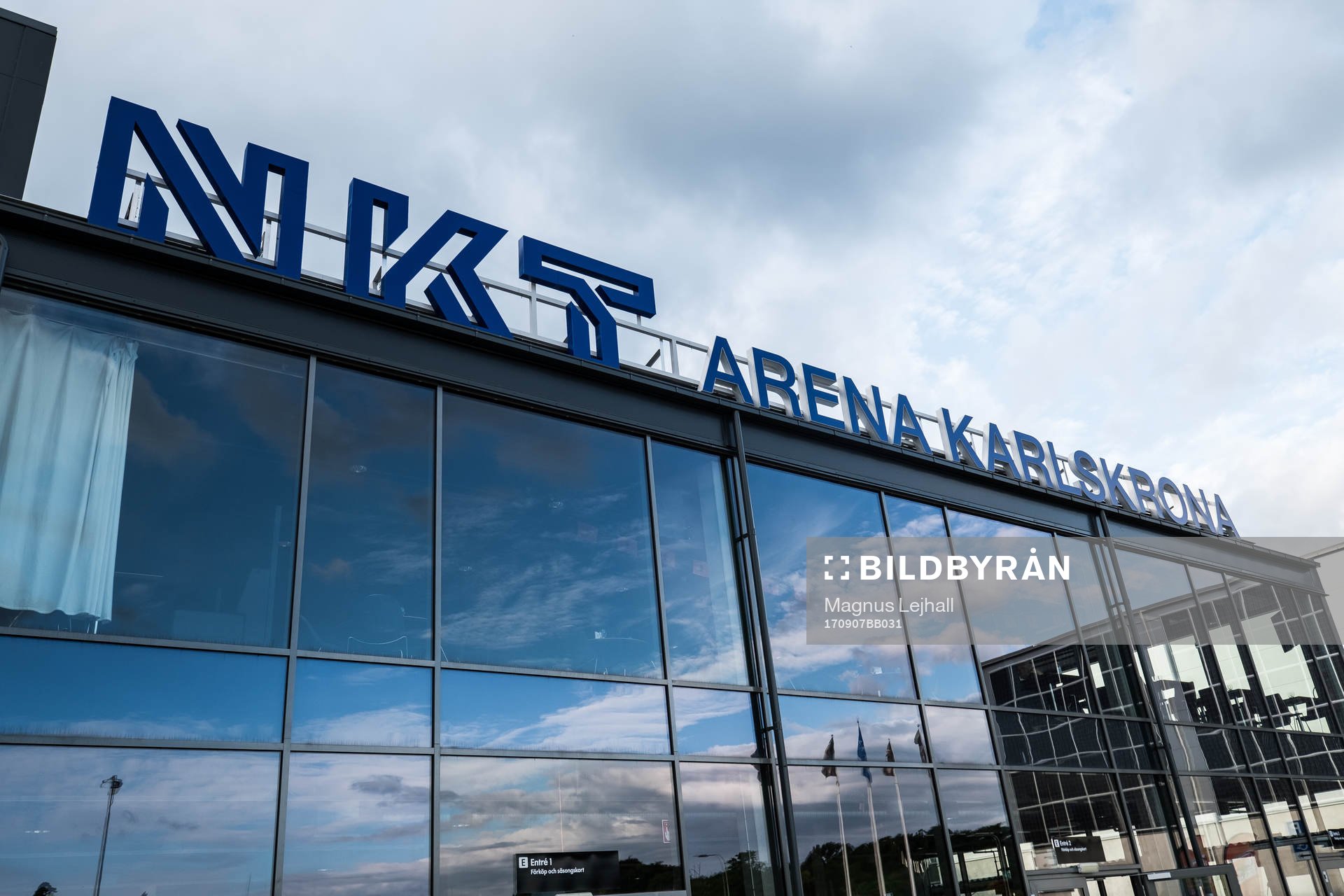 NKT arena exteriört innan träningsmatchen i ishockey
