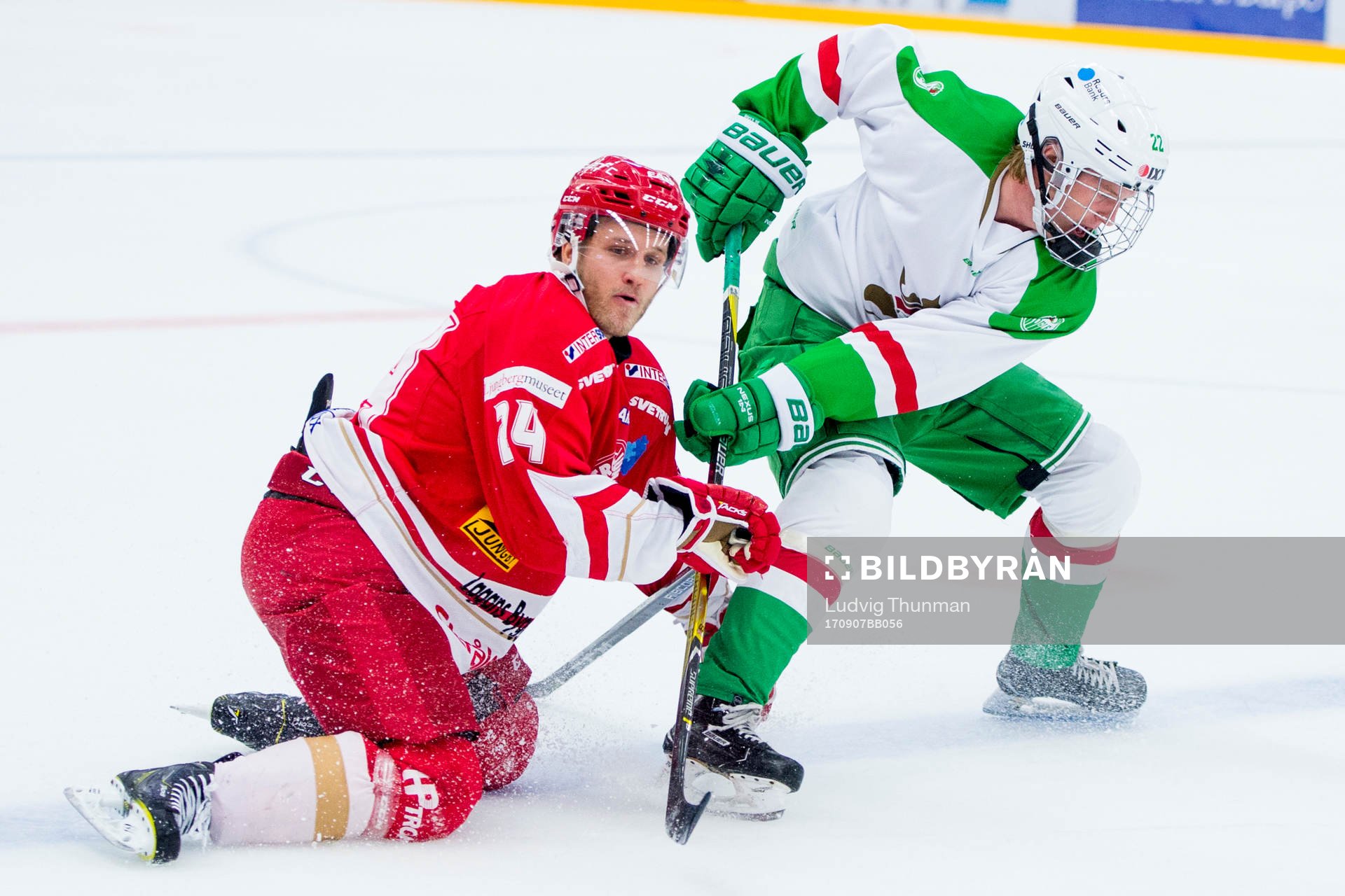 Trojas Tobias Törnkvist och Rögles Rasmus Sandin