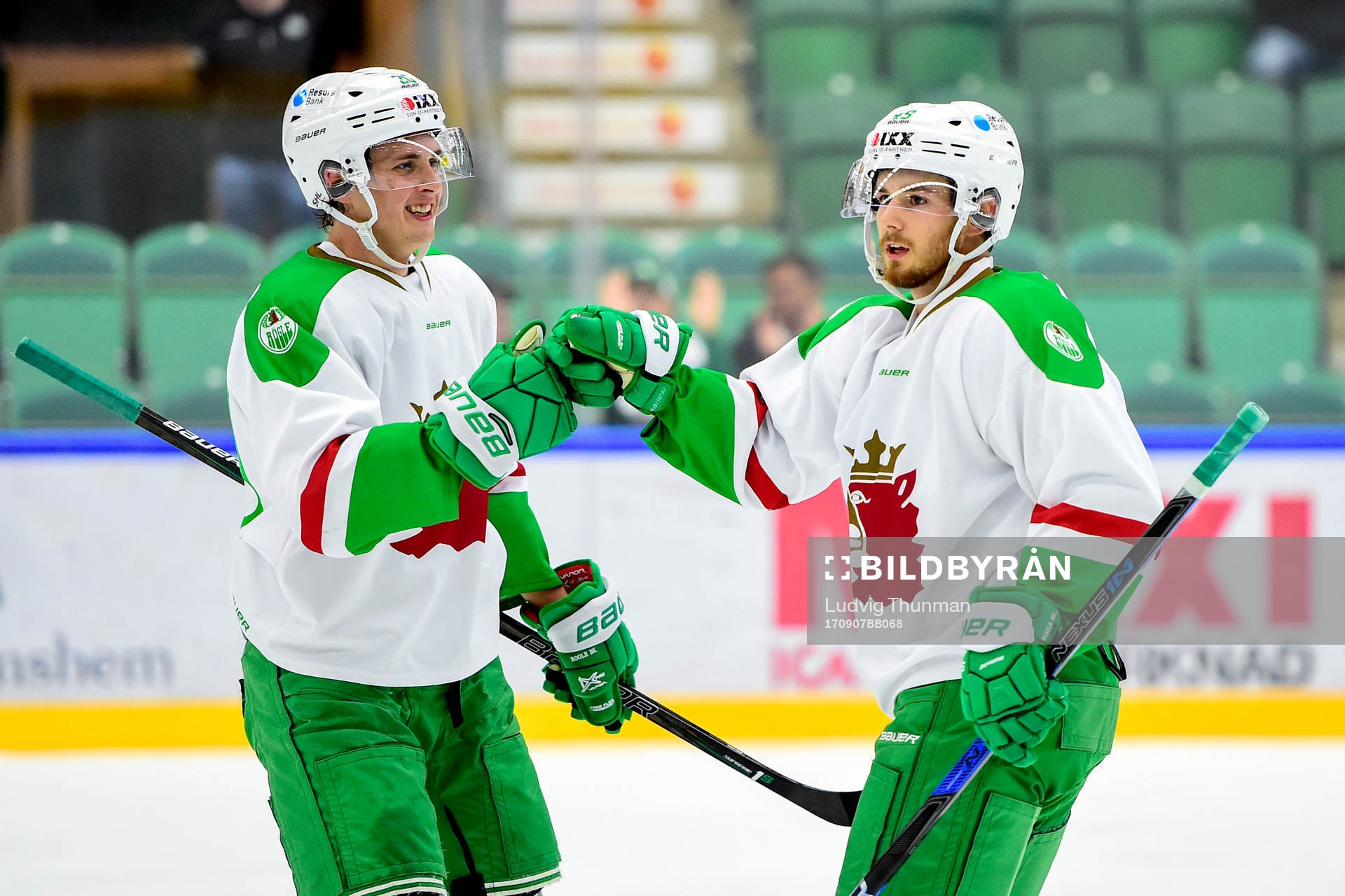 Rögles Sebastian Collberg och Mathias Fromunder jublar