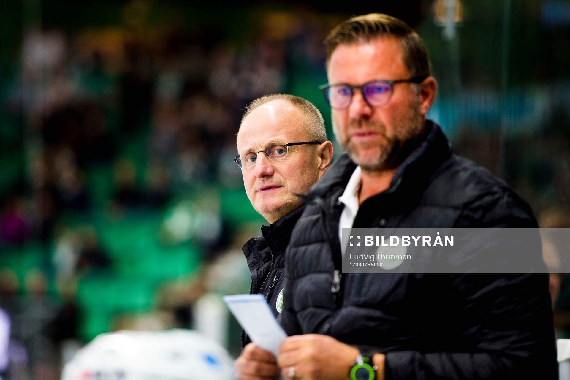 Rögles tränare Anders Eldebrink bakom assisterande