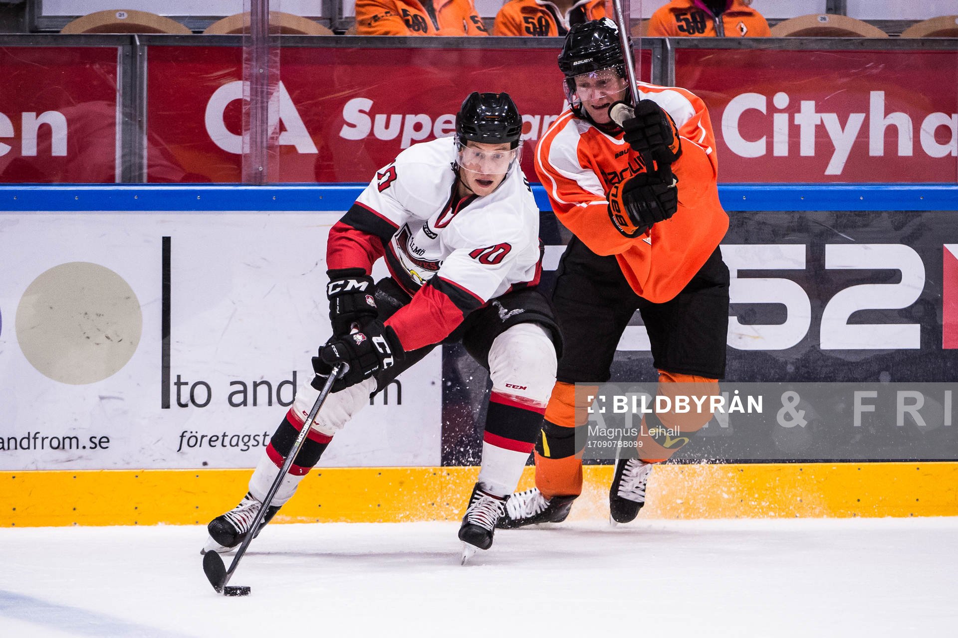 Malmö Redhawks Robin Alvarez och Karlskronas David Printz