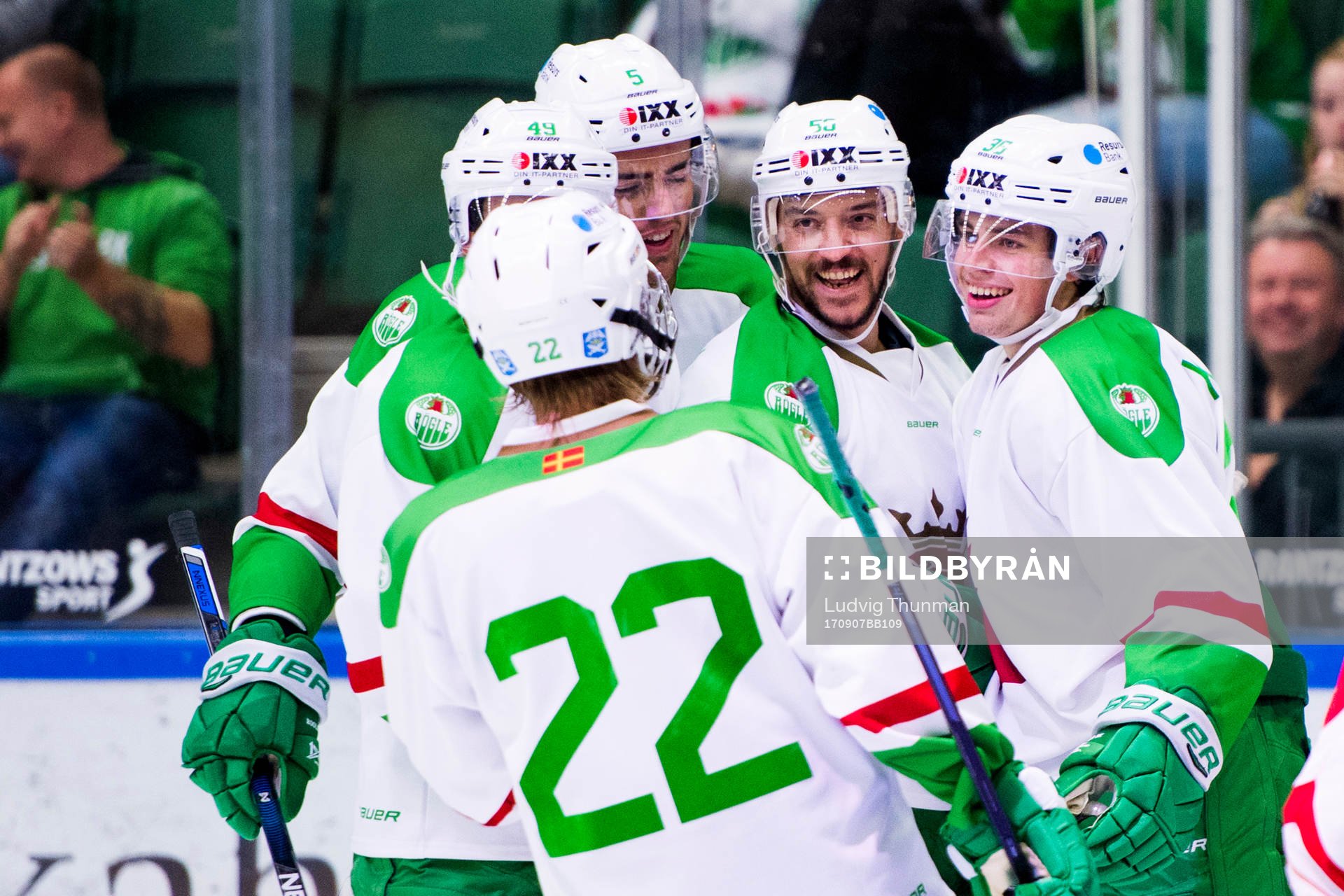 Rögles spelare firar Juhamatti Aaltonen gjort 6-1