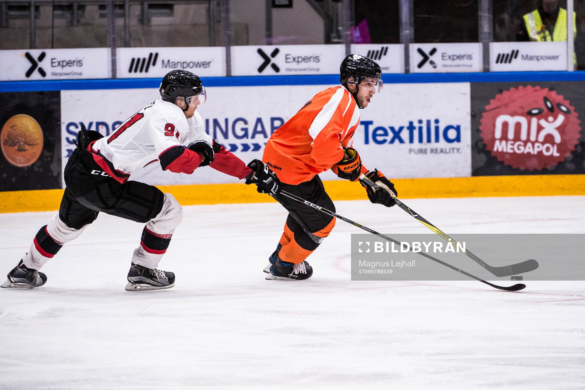 Malmö Redhawks Max Görtz och Karlskronas Konstantin