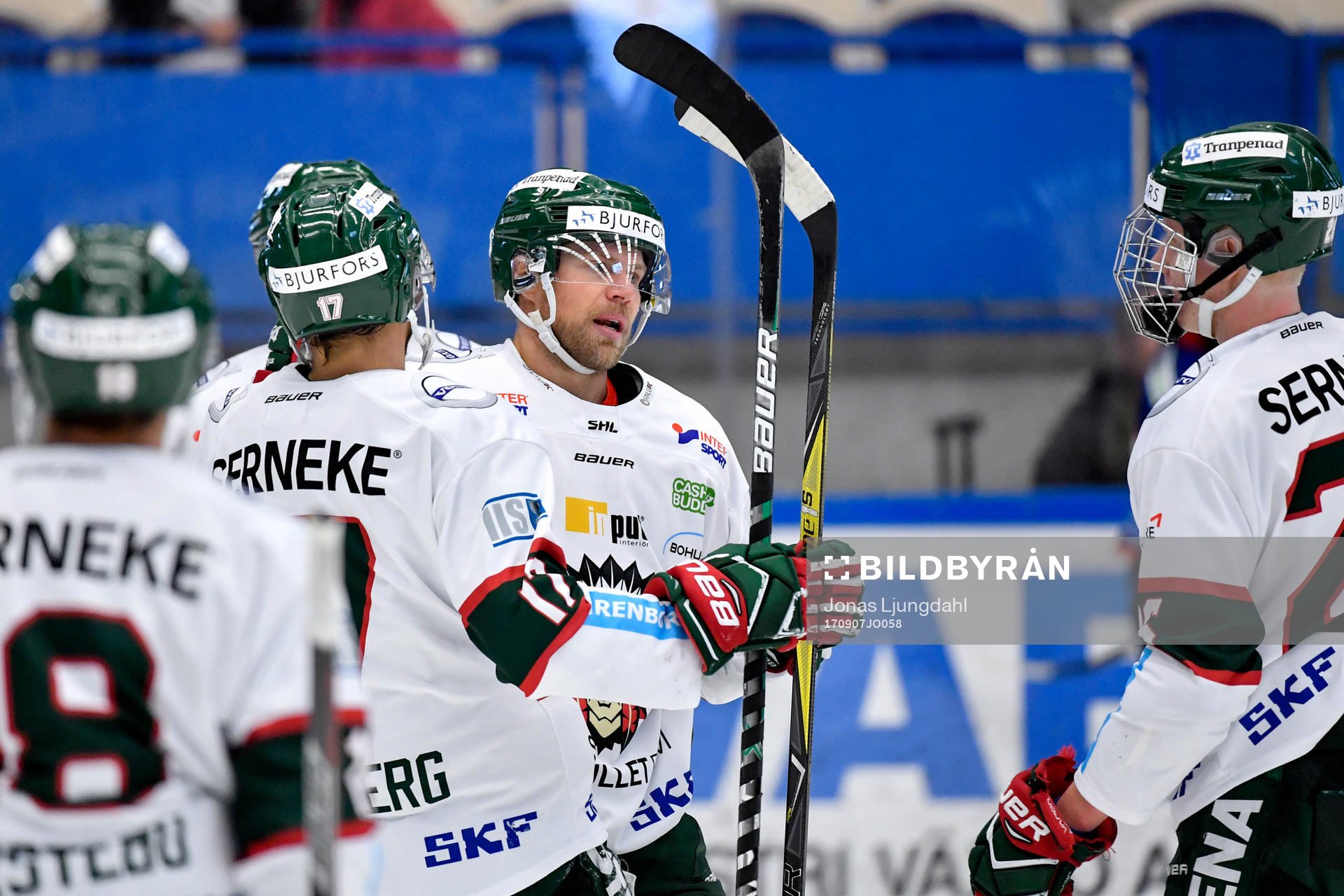 Frölundas Sean Bergenheim jublar med lagkamrater