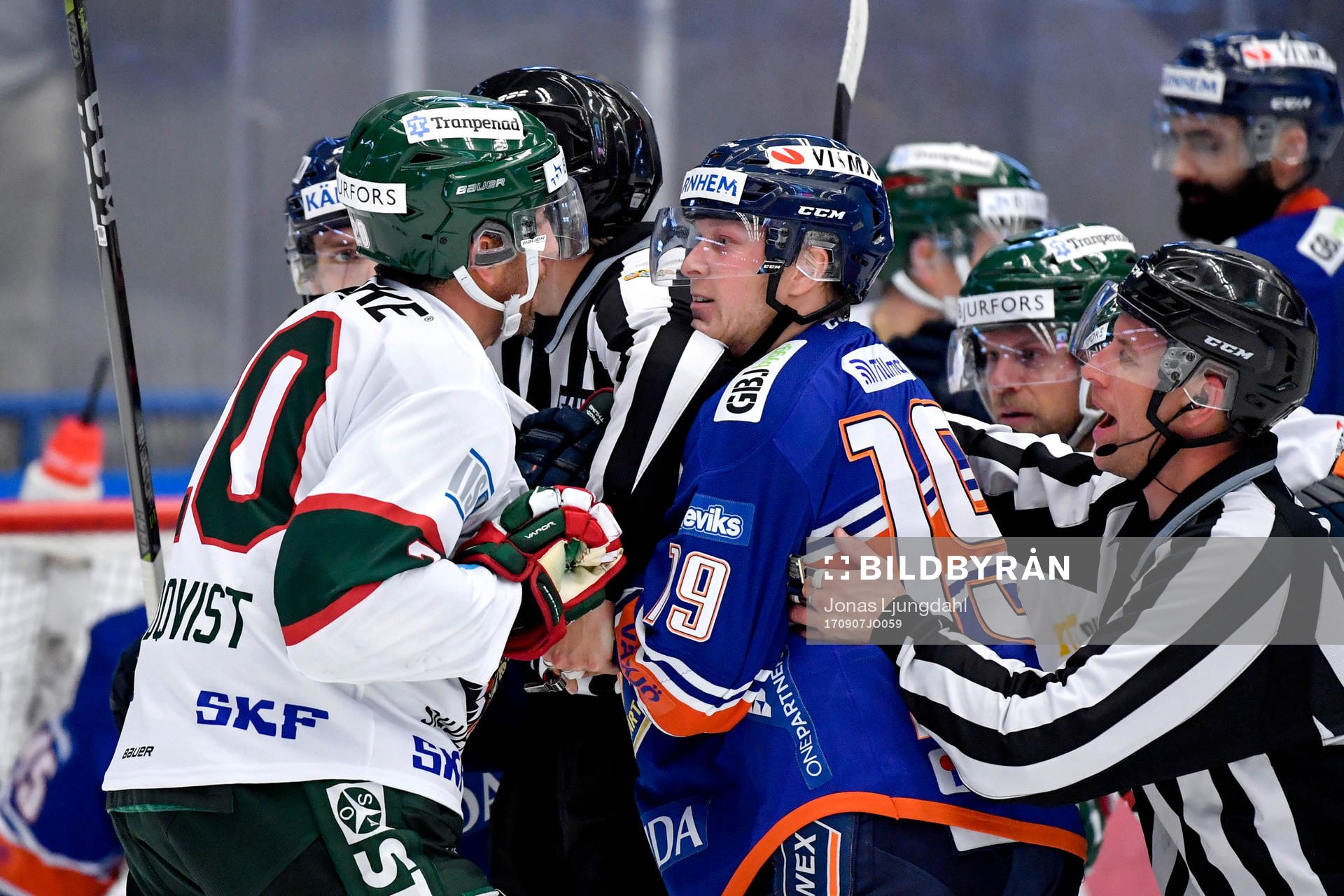 Frölundas Joel Lundqvist och Växjös Tuomas Kiiskinen i