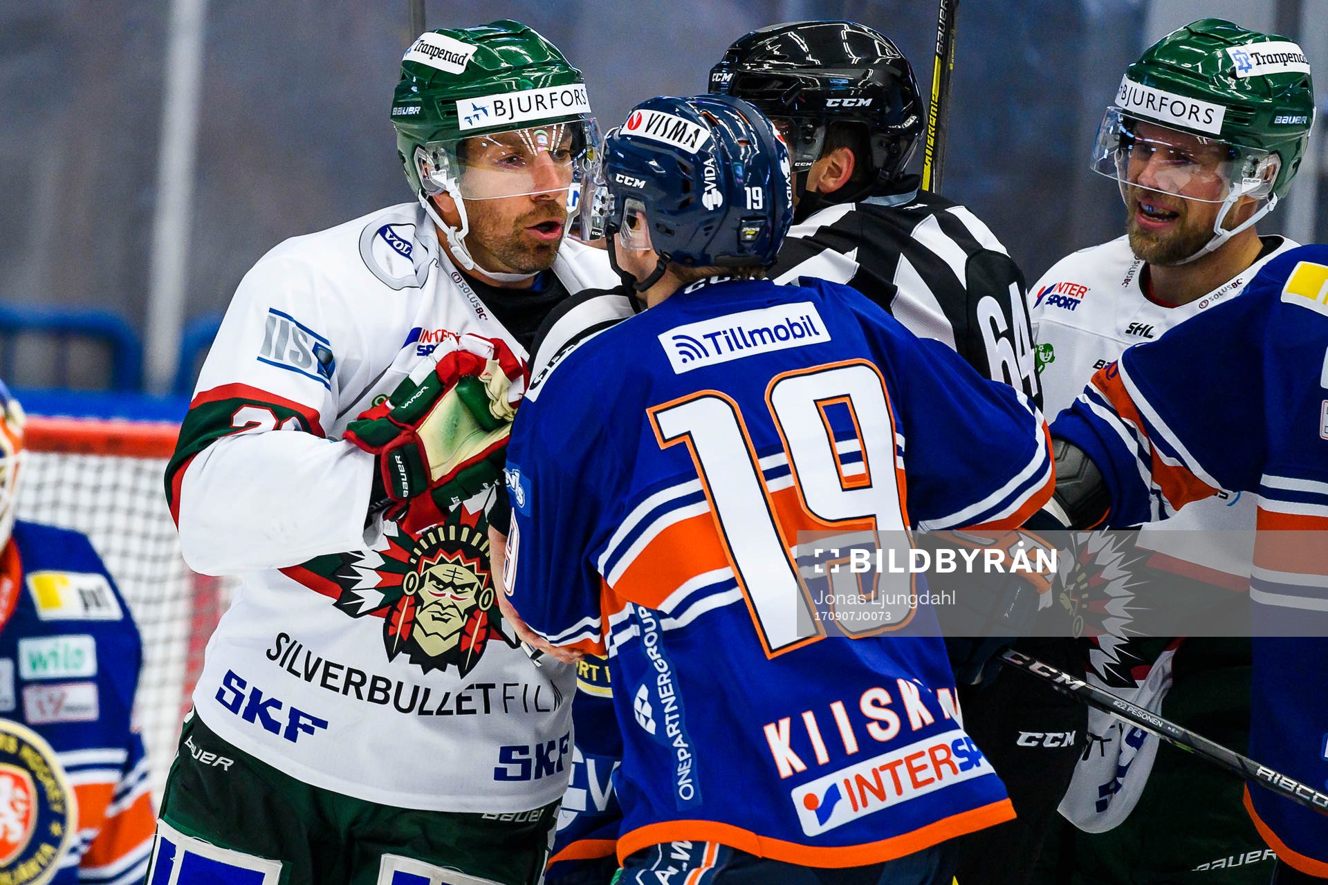 Gruff mellan Joel Lundqvist och Växjös Tuomas Kiiskinen