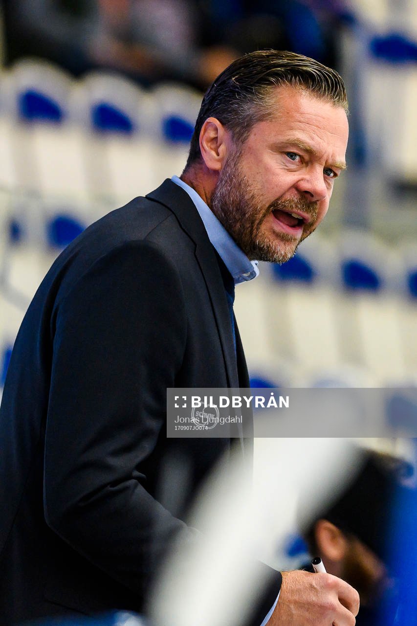 Växjös assisterande tränare Fredrik Hellgren