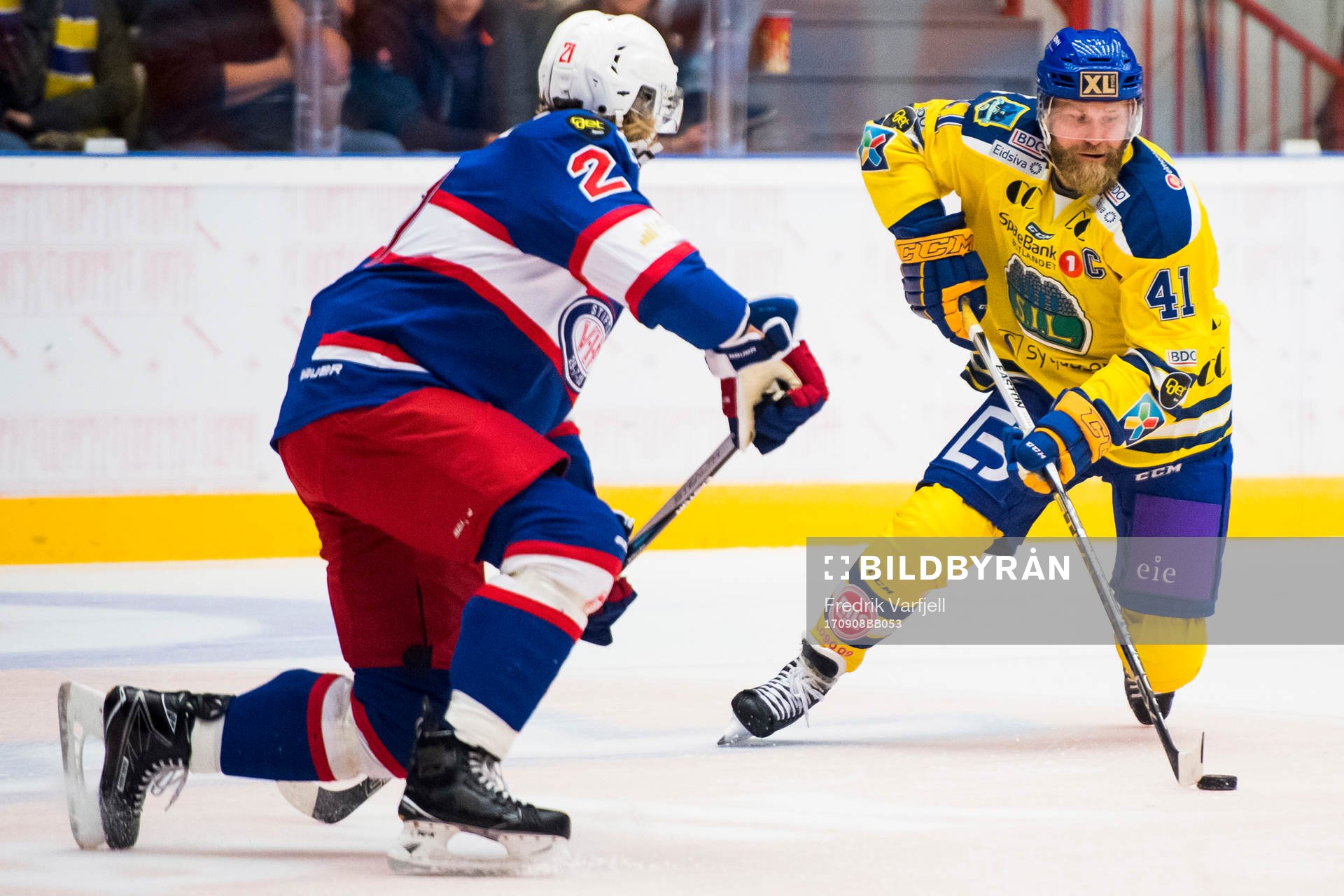 Patrick Thoresen of Storhamar and Morten Ask of Vålerenga