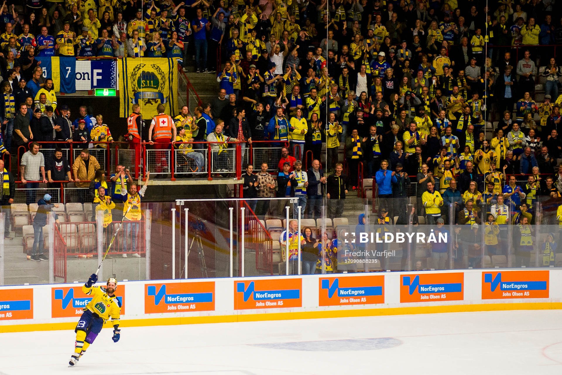 Robin Dahlstrøm of Storhamar celebrates