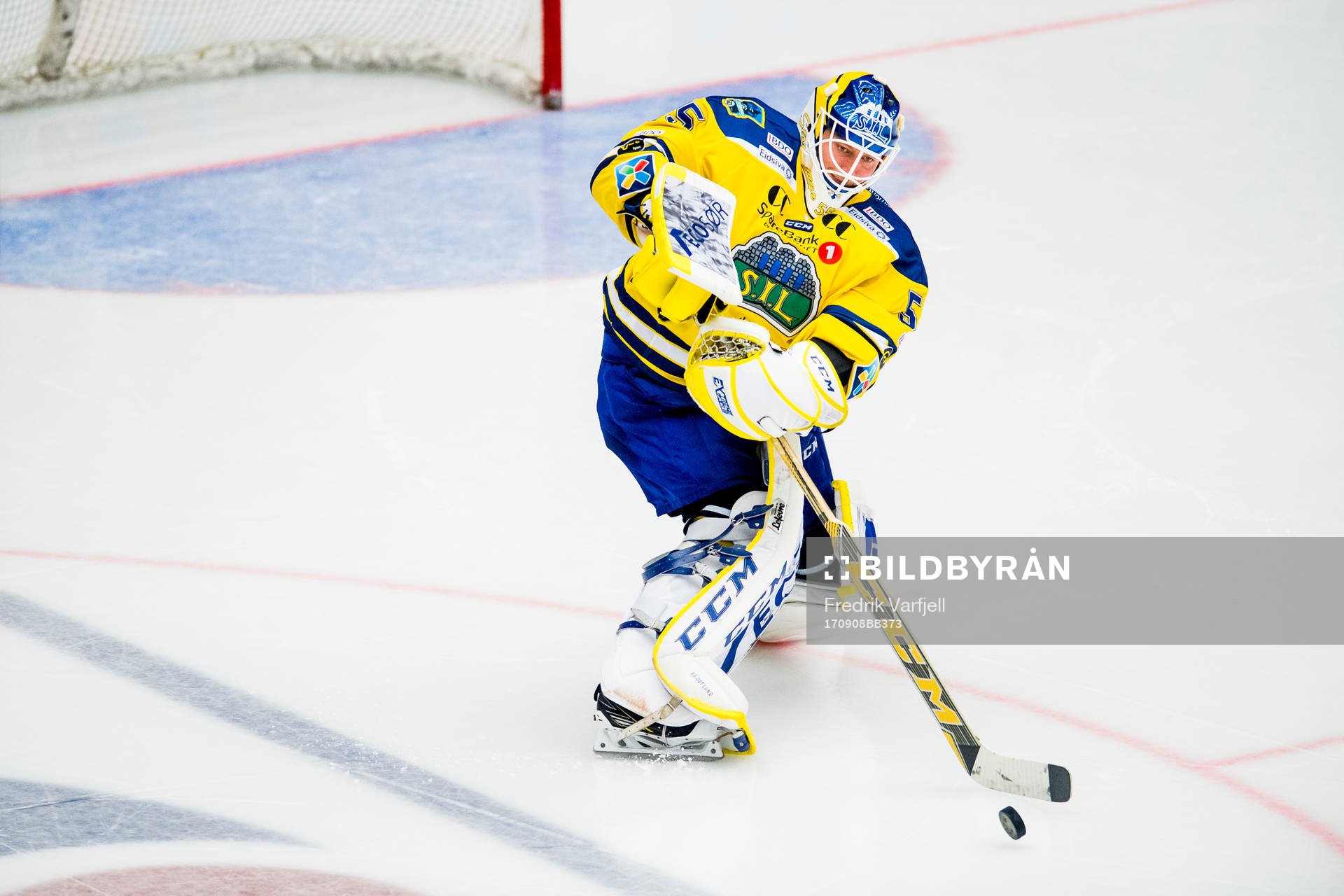 Goalkeeper Oskar Östlund of Storhamar
