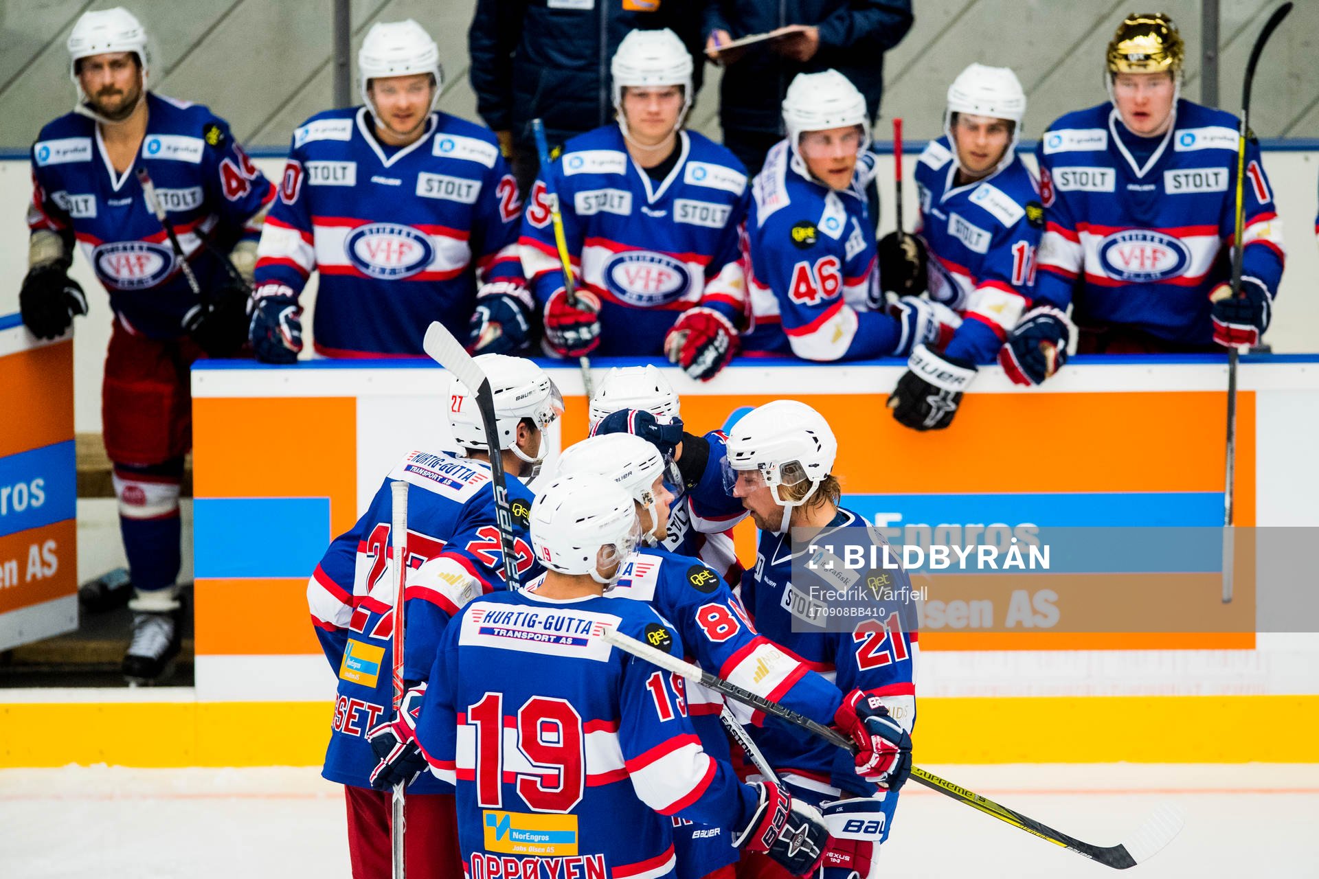 Morten Ask of Vålerenga celebrates with his teammates