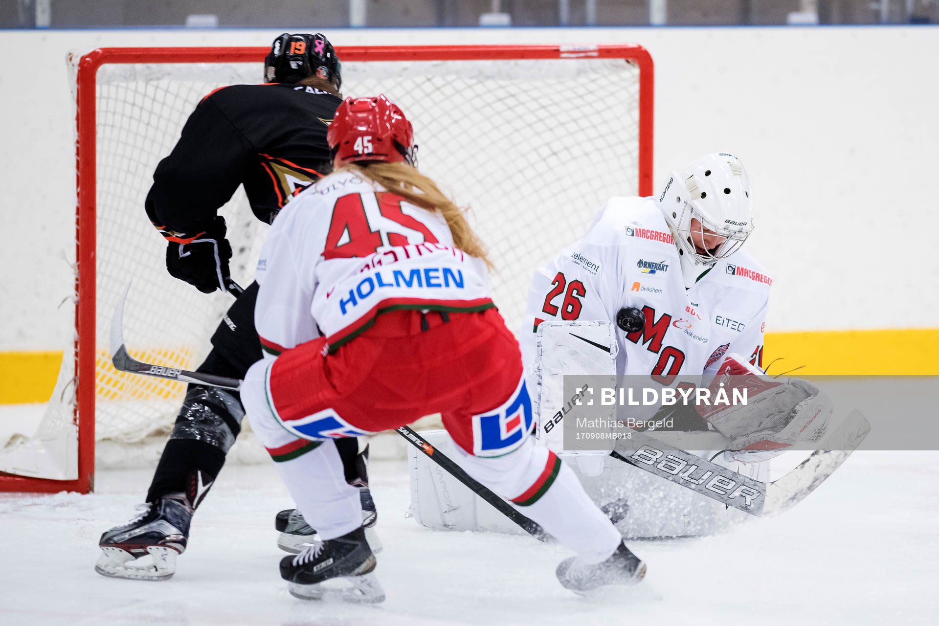 s Genevieve Bannon med ett läge mot Modos målvakt Sara