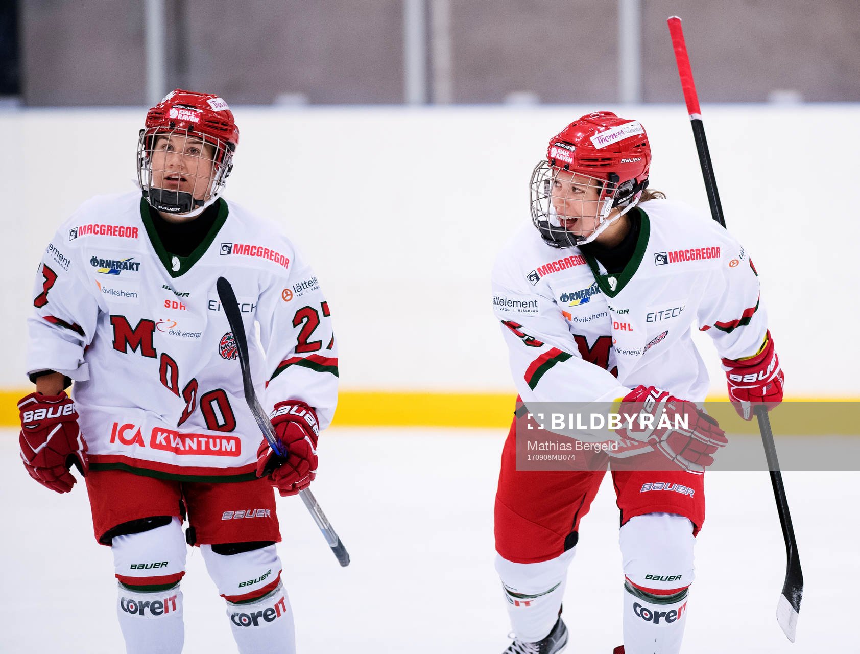 Modos Michela Cava jublar med målskytten till 0-1 Sidney