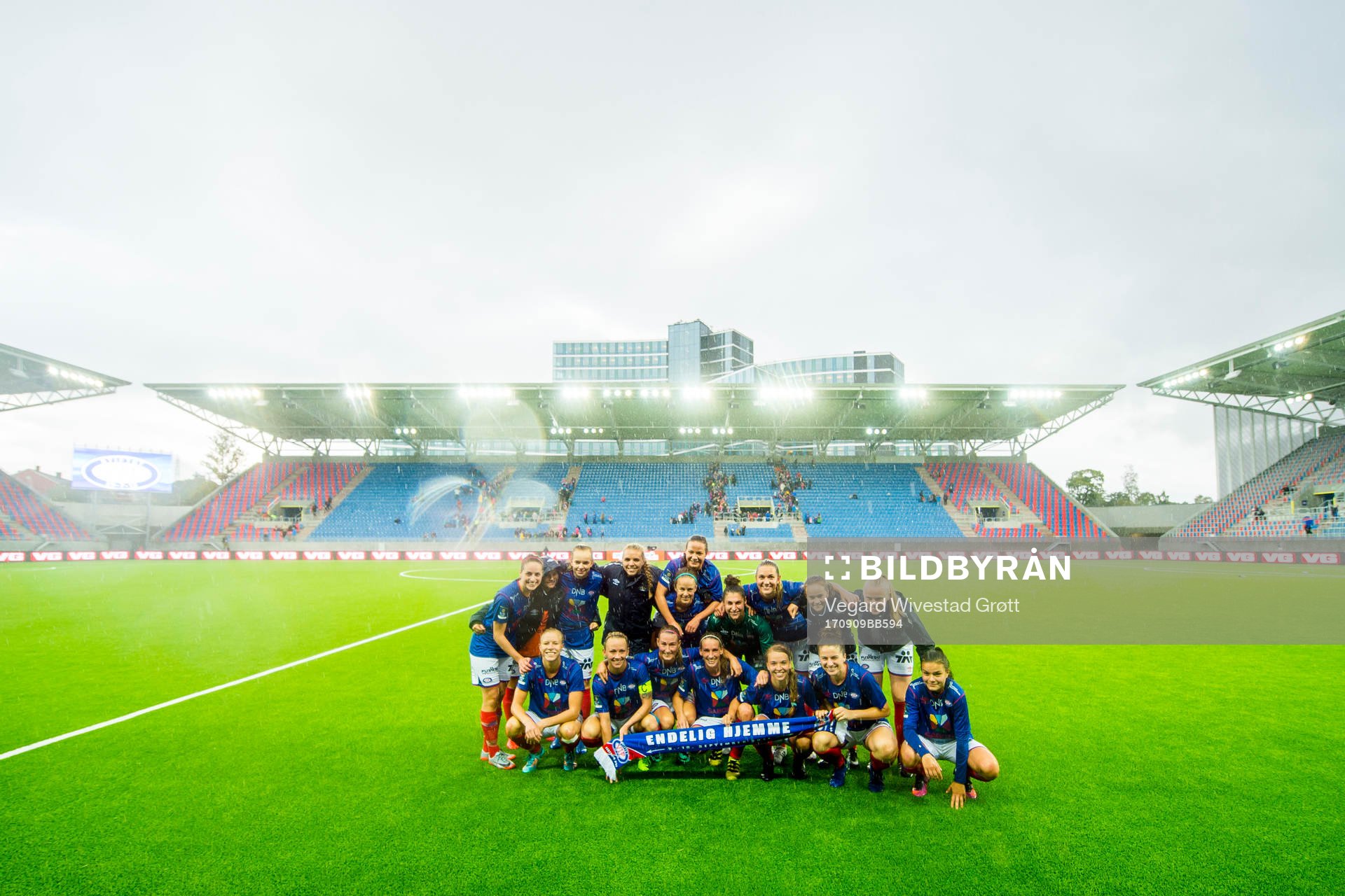 The players of Vålerenga celebrate their 2-0 win after the Toppserien match between Vålerenga and Kolbotn on September 9, 2017 in Oslo.