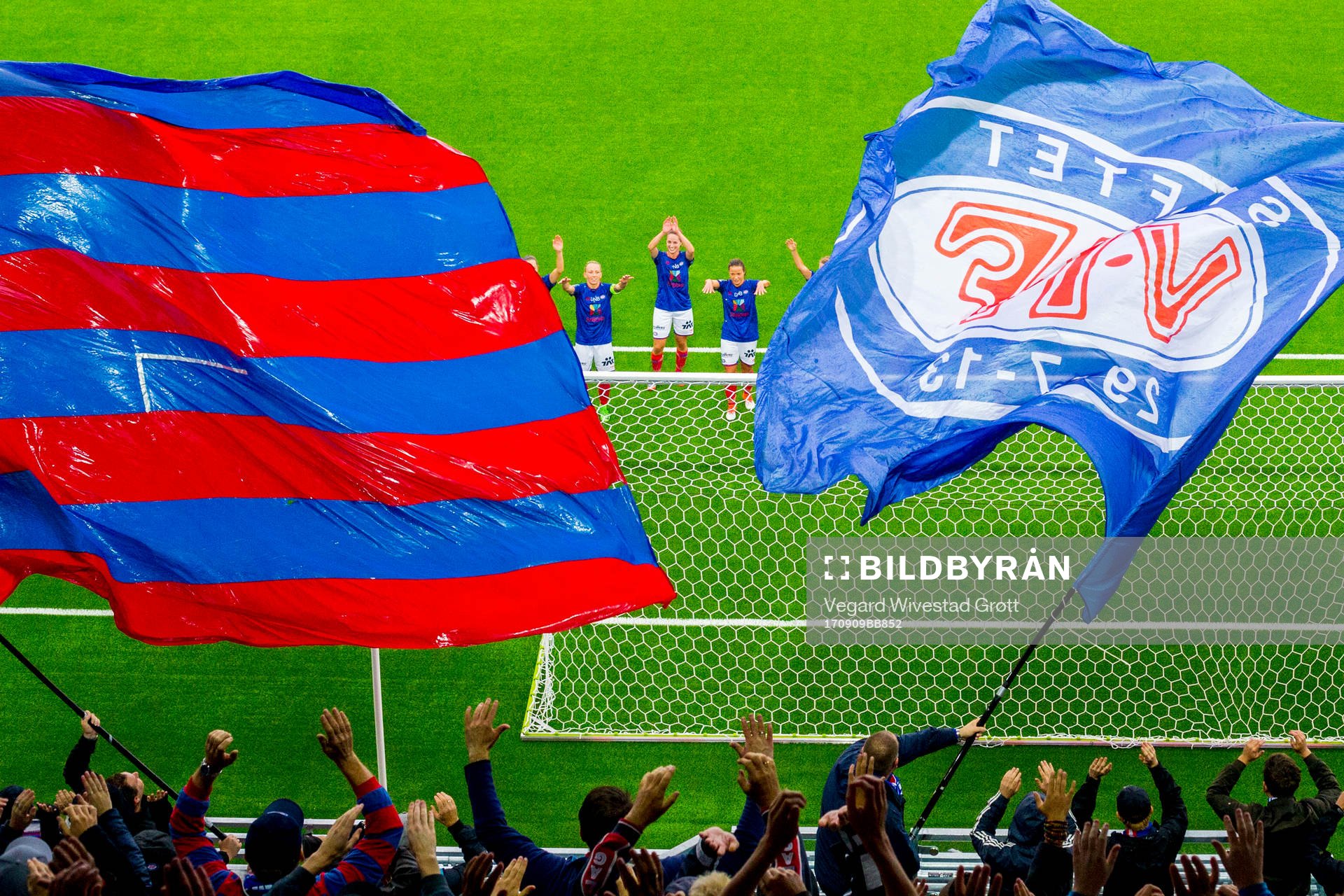 The players and fans of Vålerenga celebrate their 2-0 win