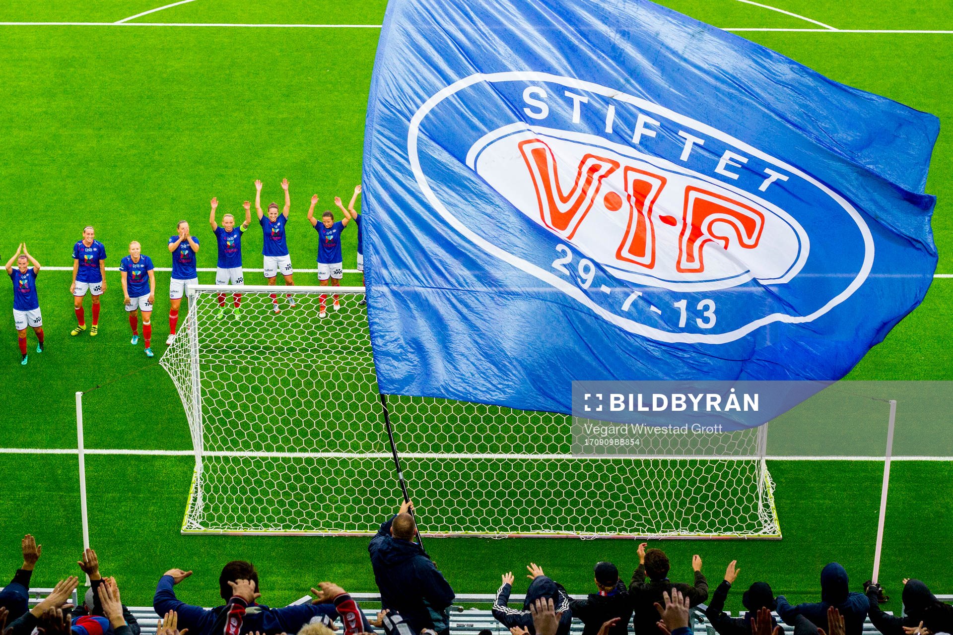 The players and fans of Vålerenga celebrate their 2-0 win