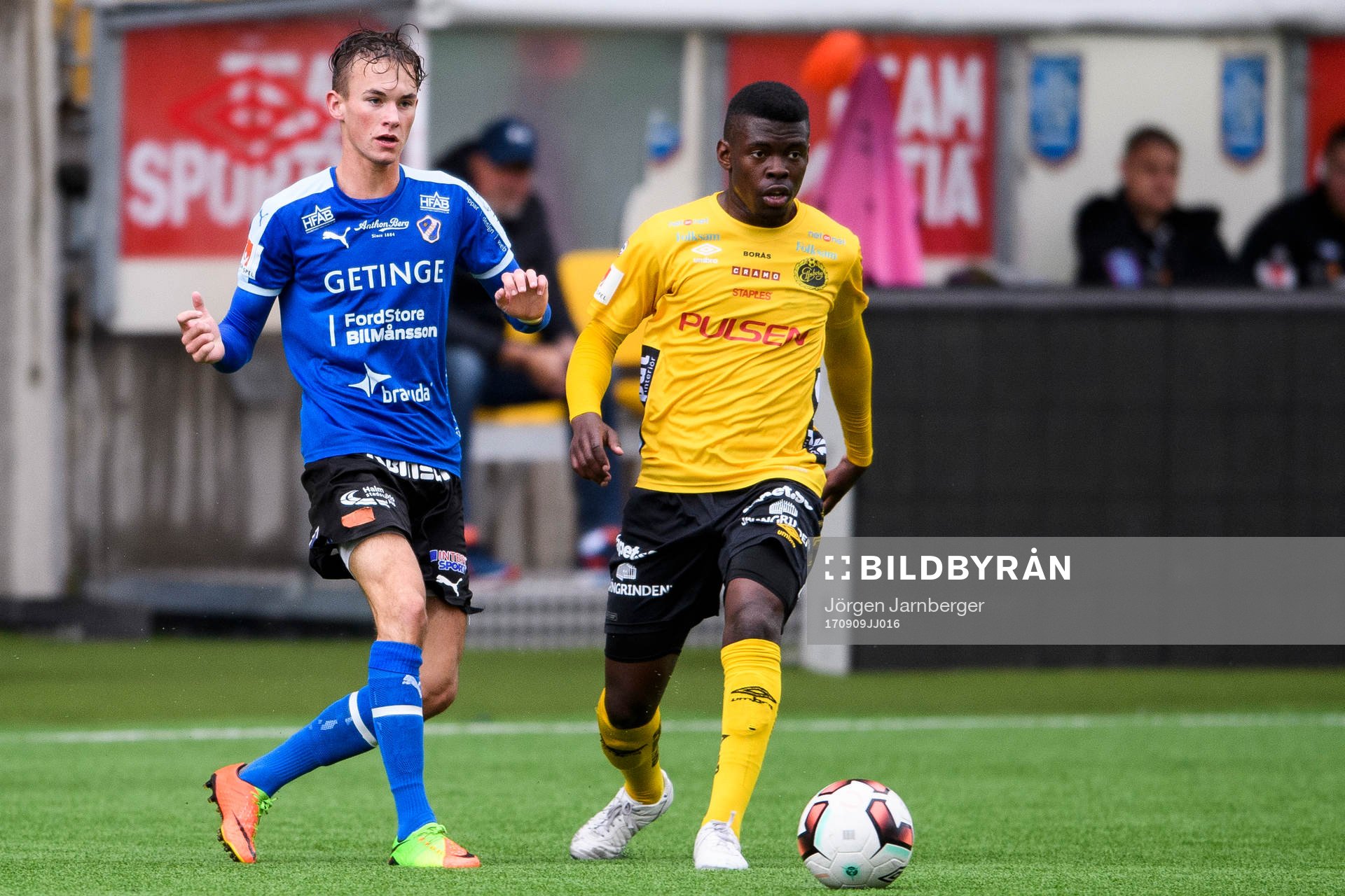 Halmstads Alexander Johansson och Elfsborgs Chris Makindu