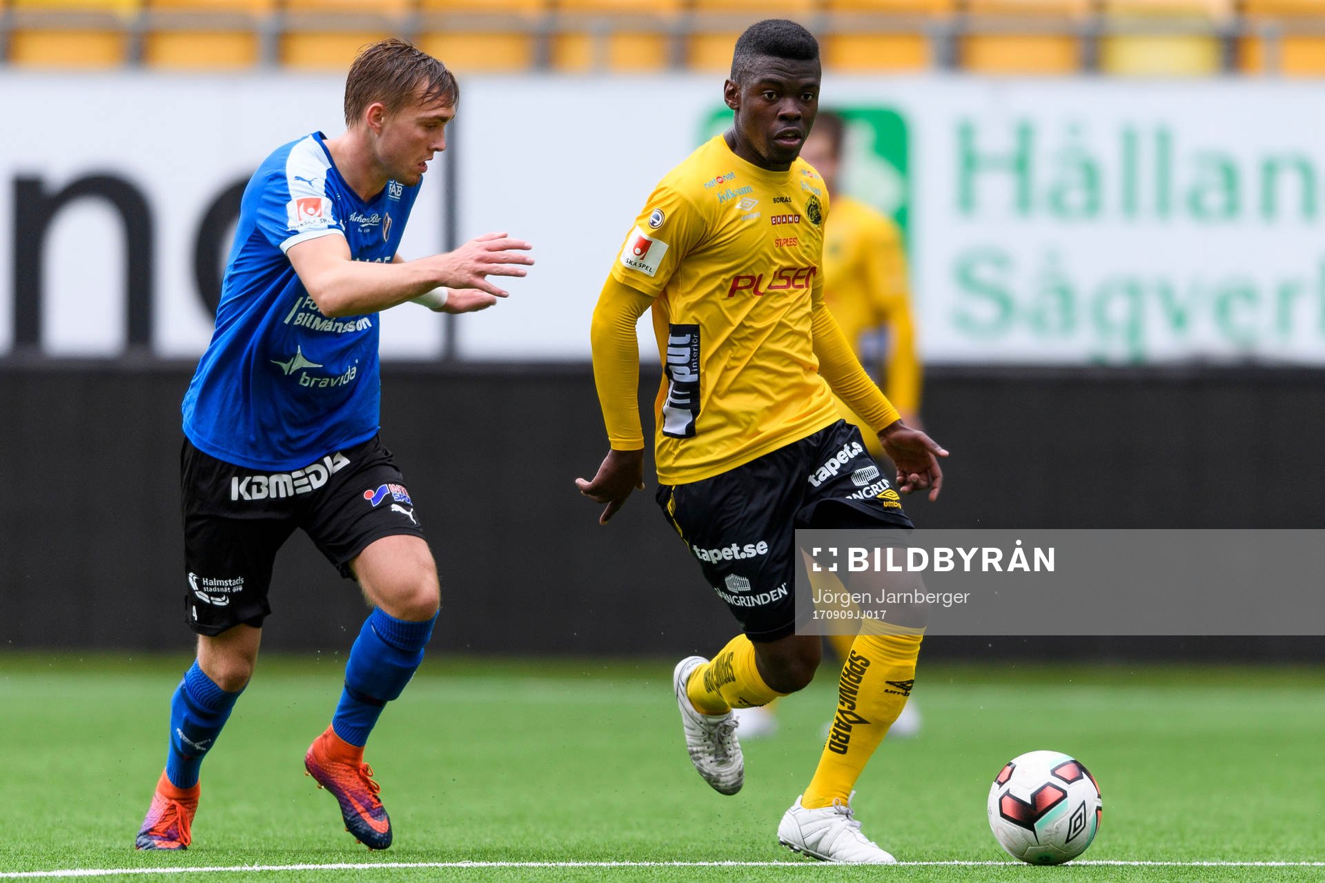 Elfsborgs Chris Makindu och Halmstads Oskar Berggren