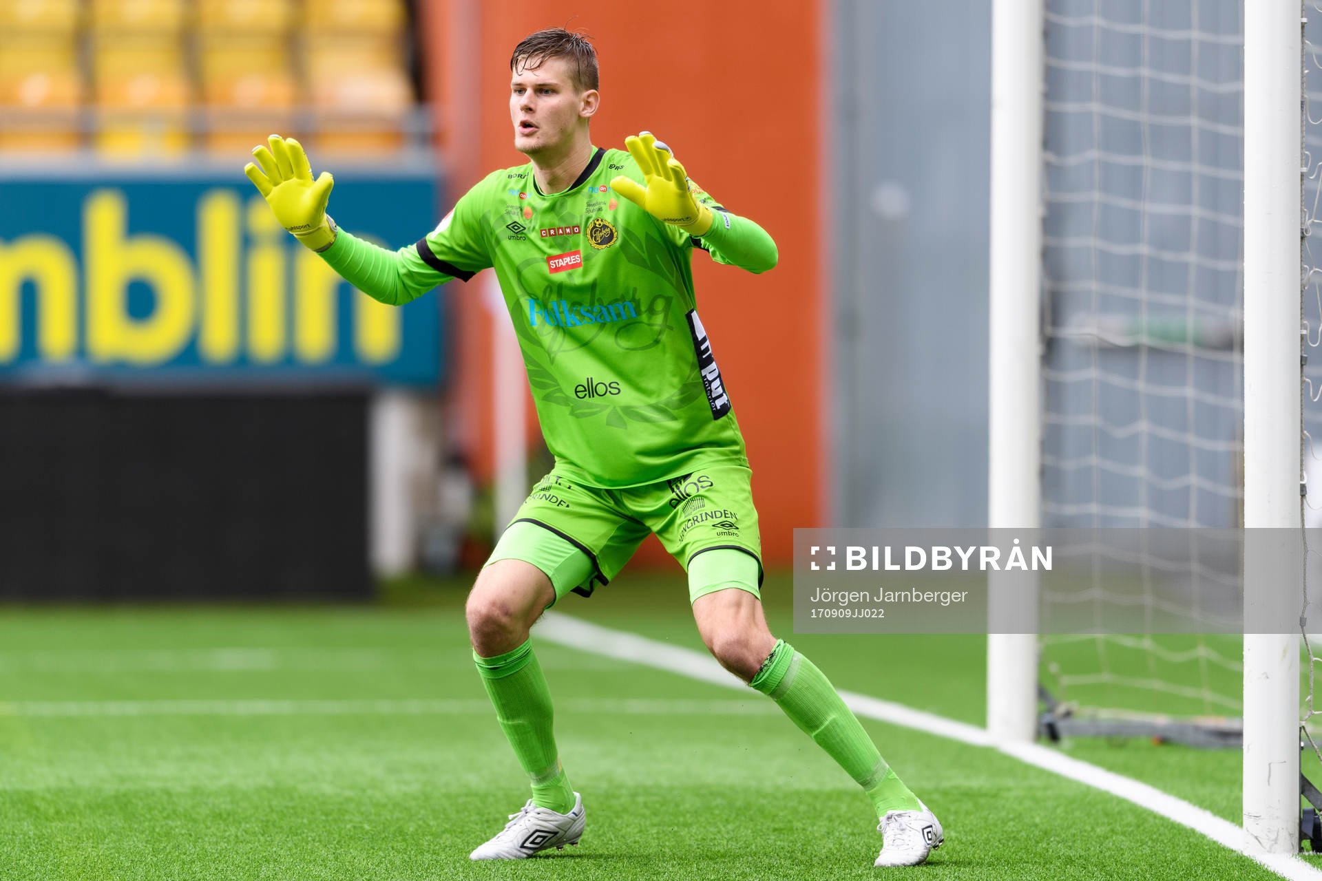 Elfsborgs målvakt Tim Rönning under fotbollsmatchen i U19 Allsvenskan mellan Elfsborg och Halmstad den 9 september 2017 i Borås.