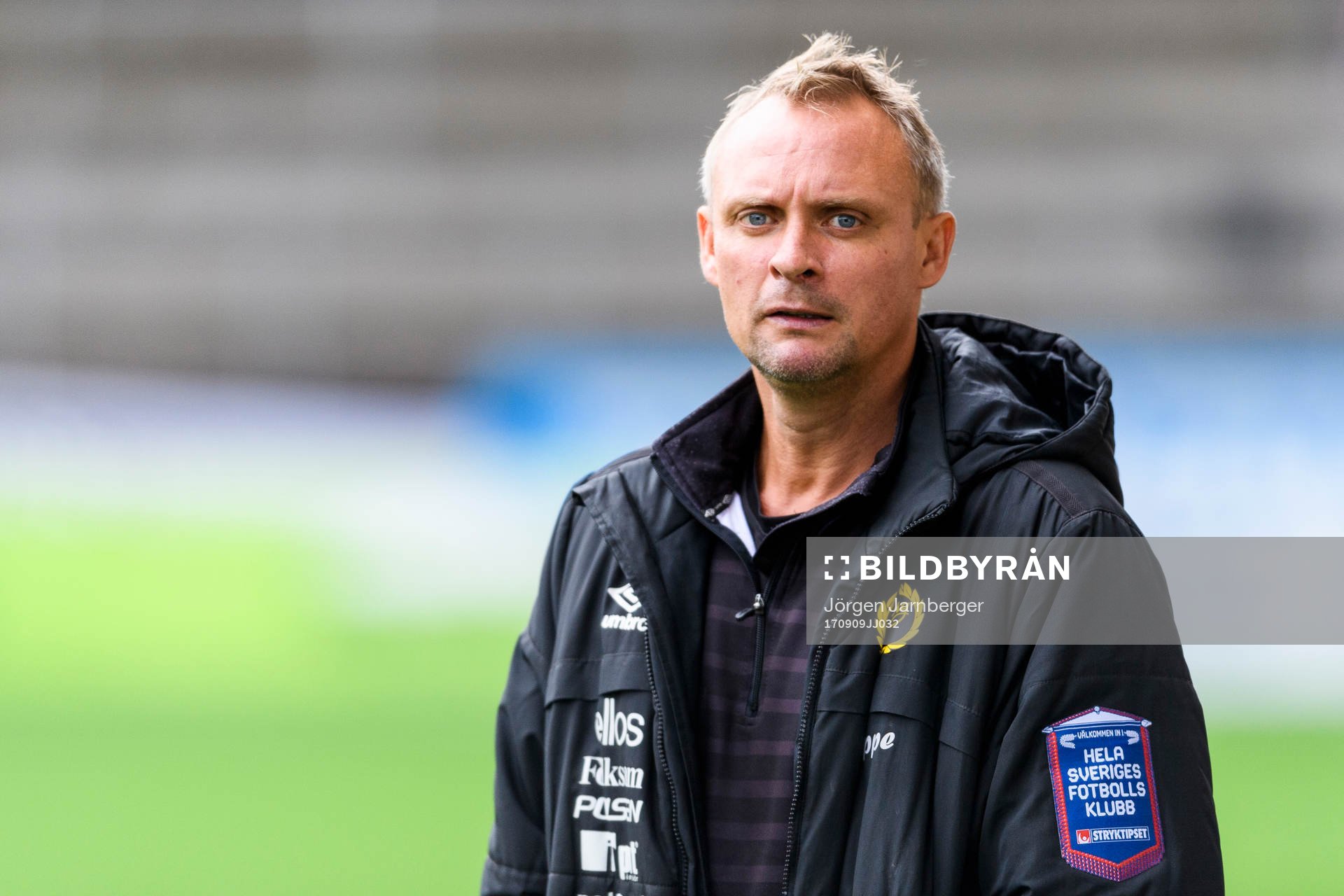 Elfsborgs tränare Jesper Bengtsson under fotbollsmatchen i U19 Allsvenskan mellan Elfsborg och Halmstad den 9 september 2017 i Borås.