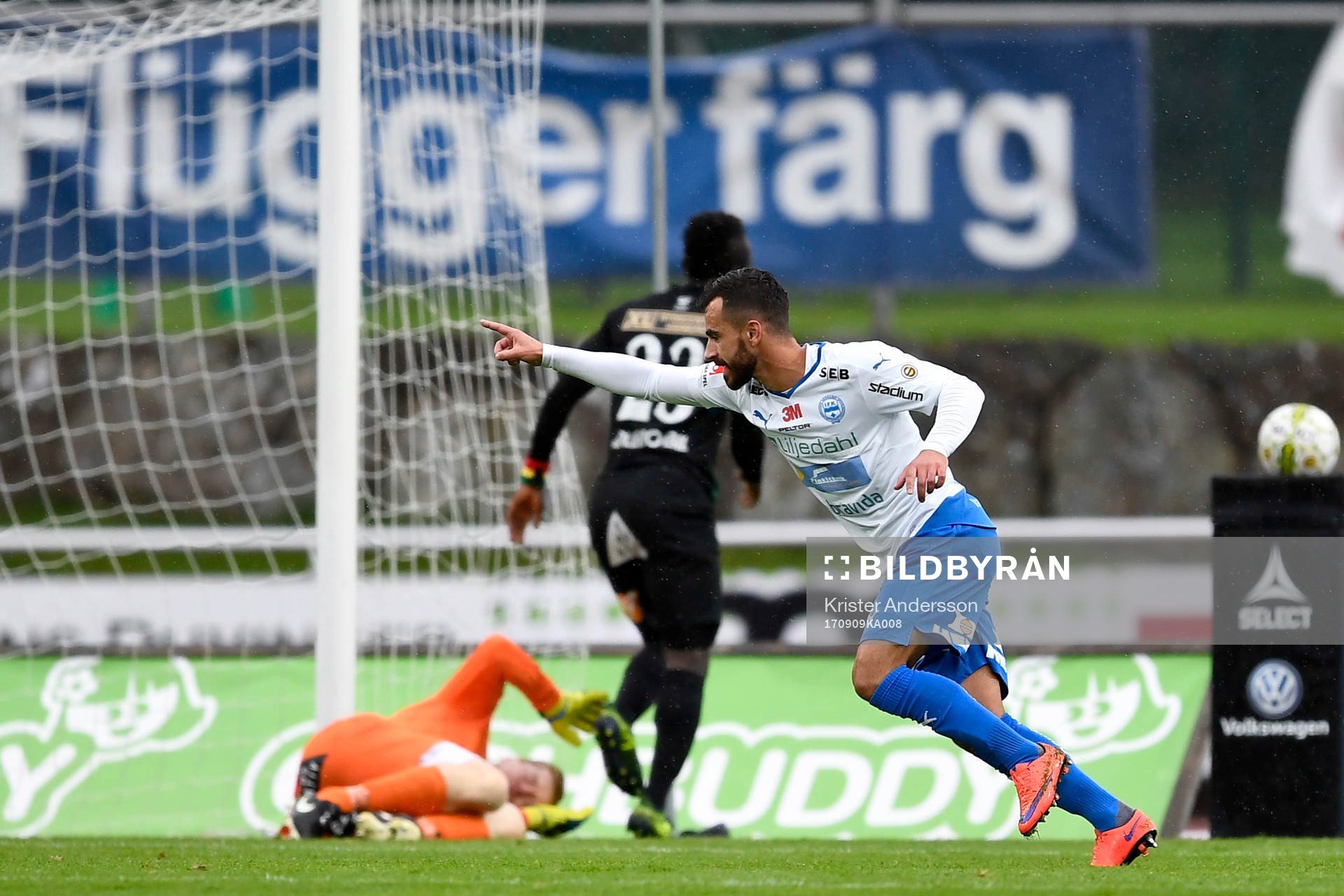 Värnamos Liridon Silka jublar efter att han gjort 0-1-målet under fotbollsmatchen i Superettan mellan Varberg och Värnamo den 9 september 2017 i Varberg.