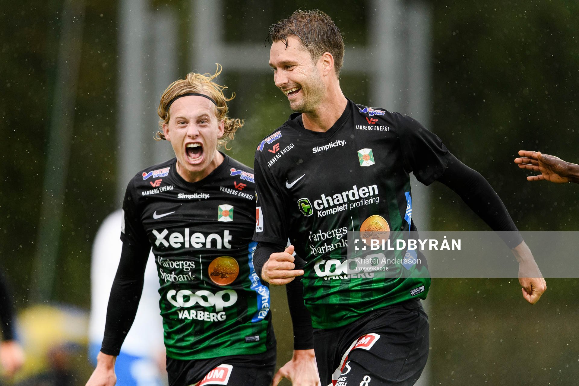 Varbergs Peter Nyström (h) har gjort 2-1 och jublar
