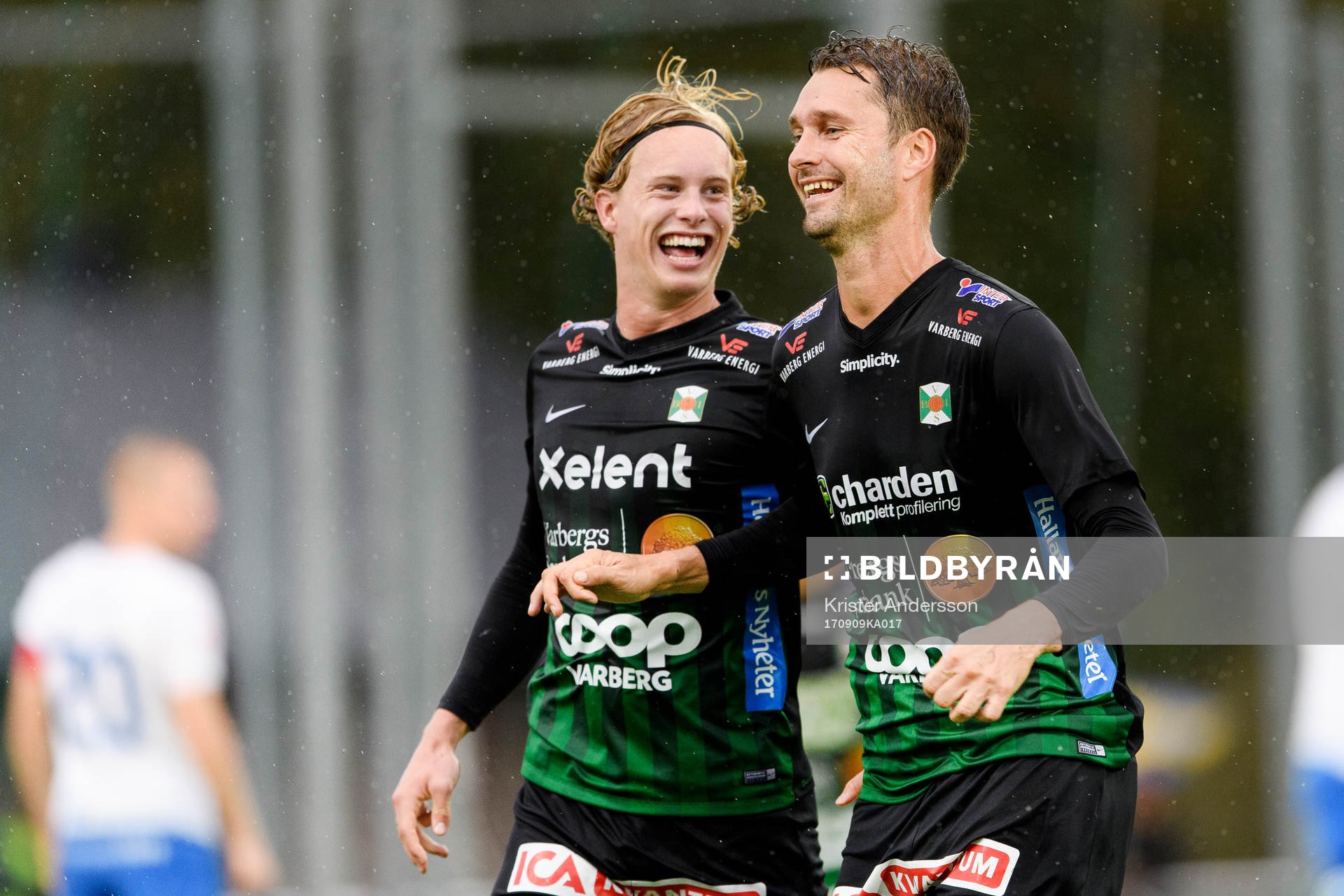 Varbergs Peter Nyström (h) har gjort 2-1 och jublar