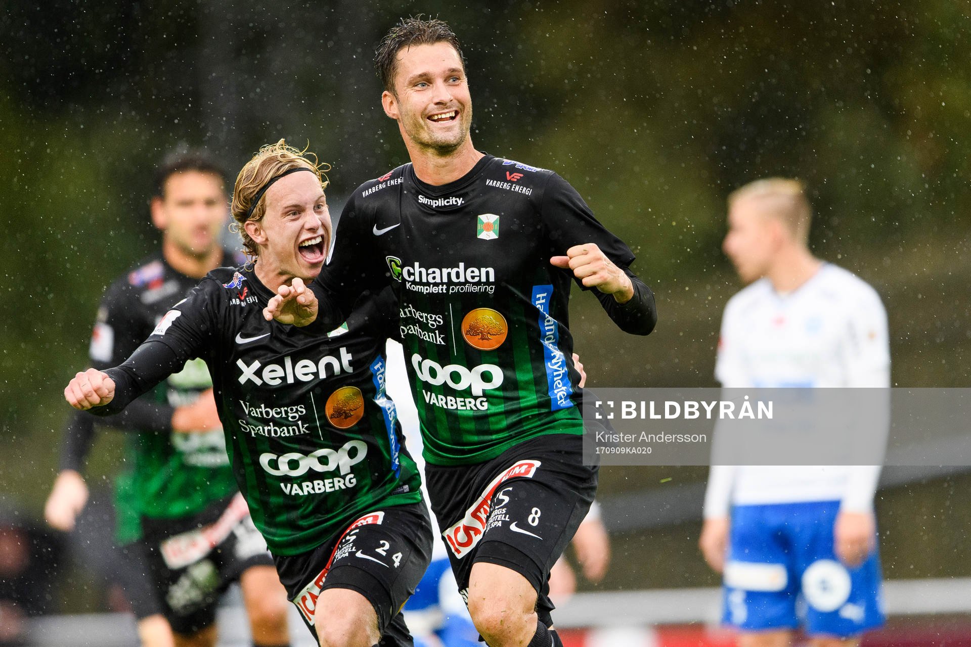 Varbergs Peter Nyström (h) har gjort 2-1 och jublar