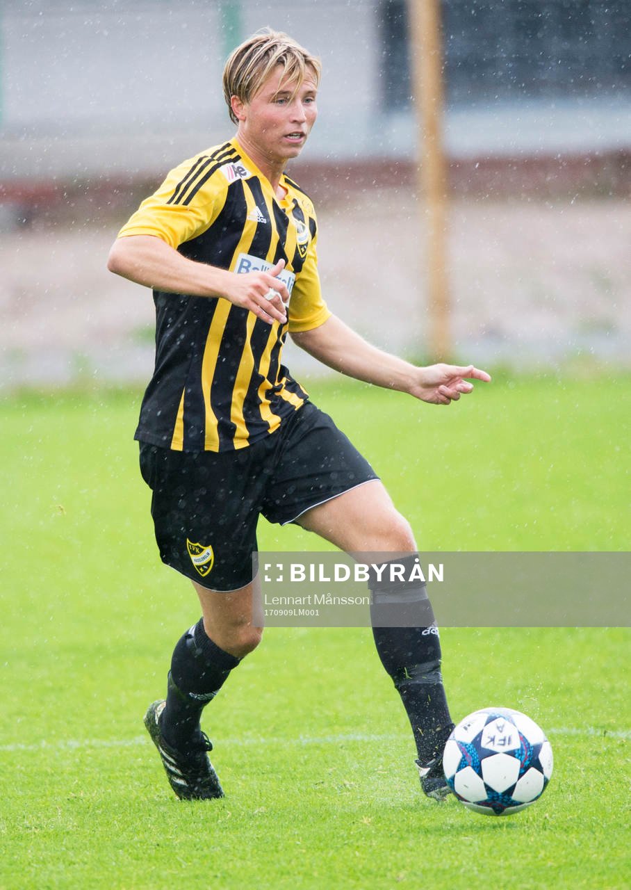 IFK Hässleholms Gustaf Lindroth i matchen i division 2