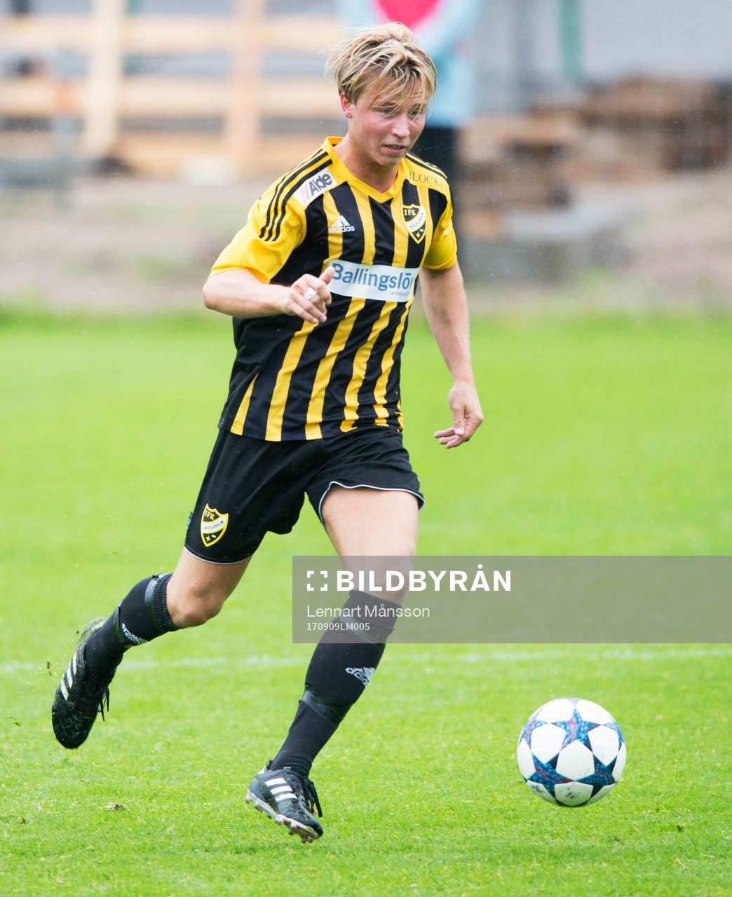 IFK Hässleholms Gustaf Lindroth i matchen i division 2