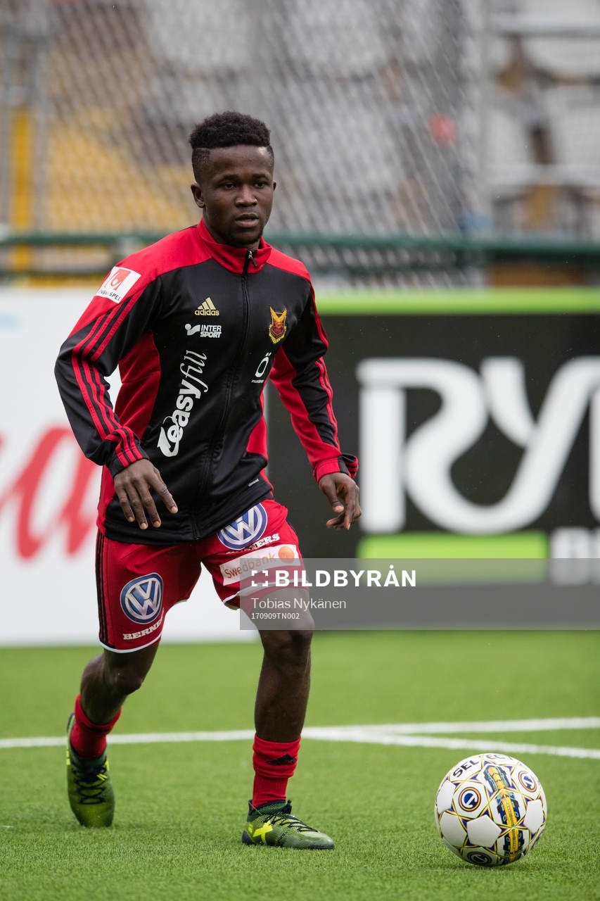 Östersunds Frank Arhin  värmer upp