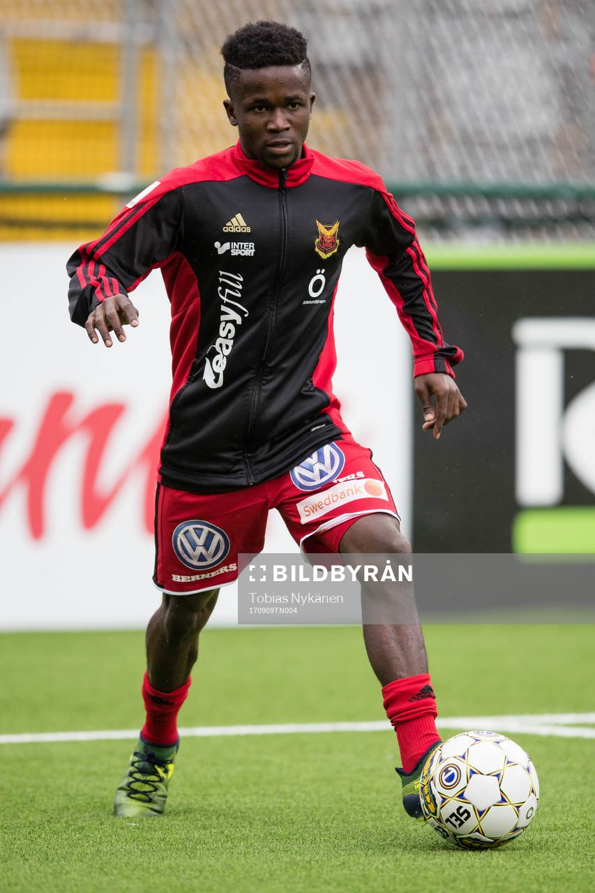 Östersunds Frank Arhin  värmer upp
