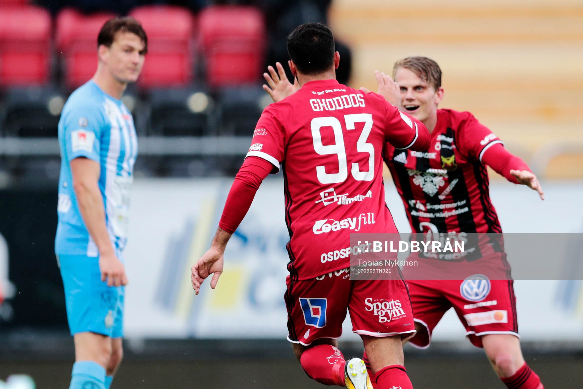 Östersunds Saman Ghoddos har gjort 2-0-målet och jublar