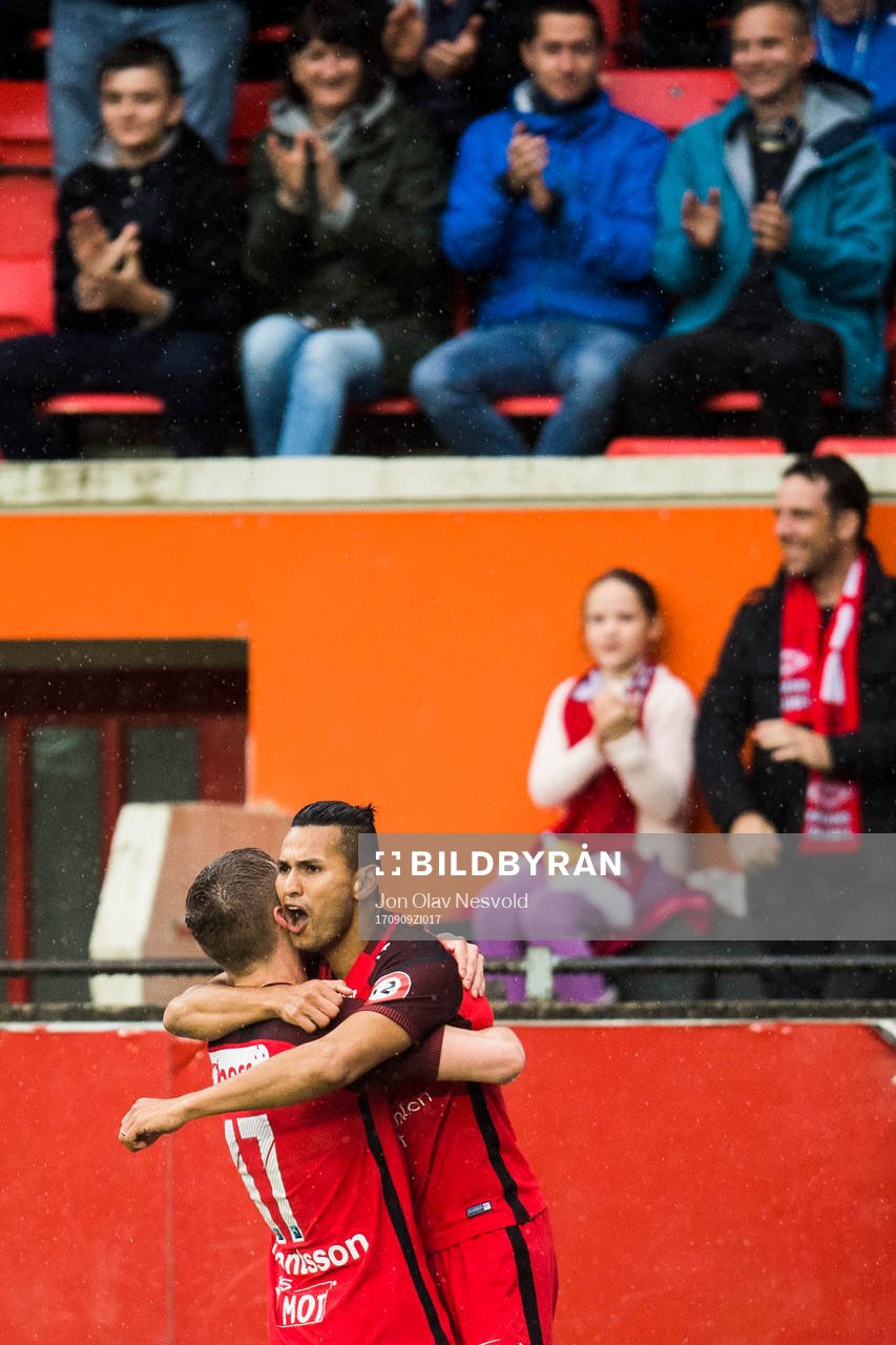 Gilli Rólantsson and Deyver Vega of Brann celebrate