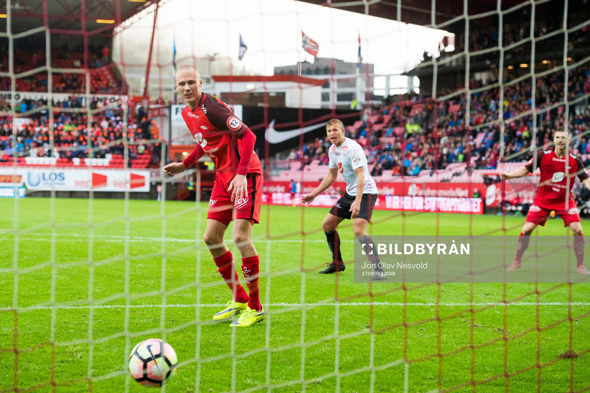 Kristoffer Barmen of Brann scores 2-1