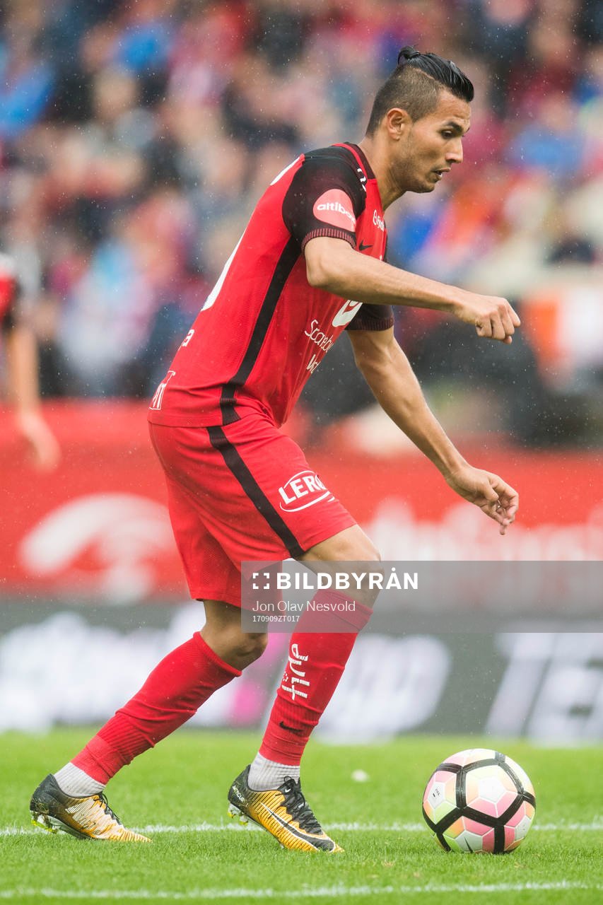 Deyver Vega of Brann shoots
