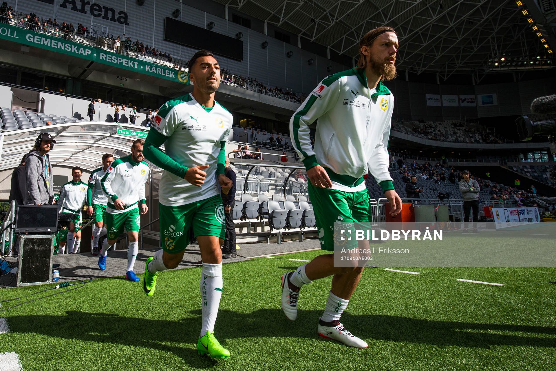Hammarbys Jiloan Hamad och Björn Paulsen kliver in på