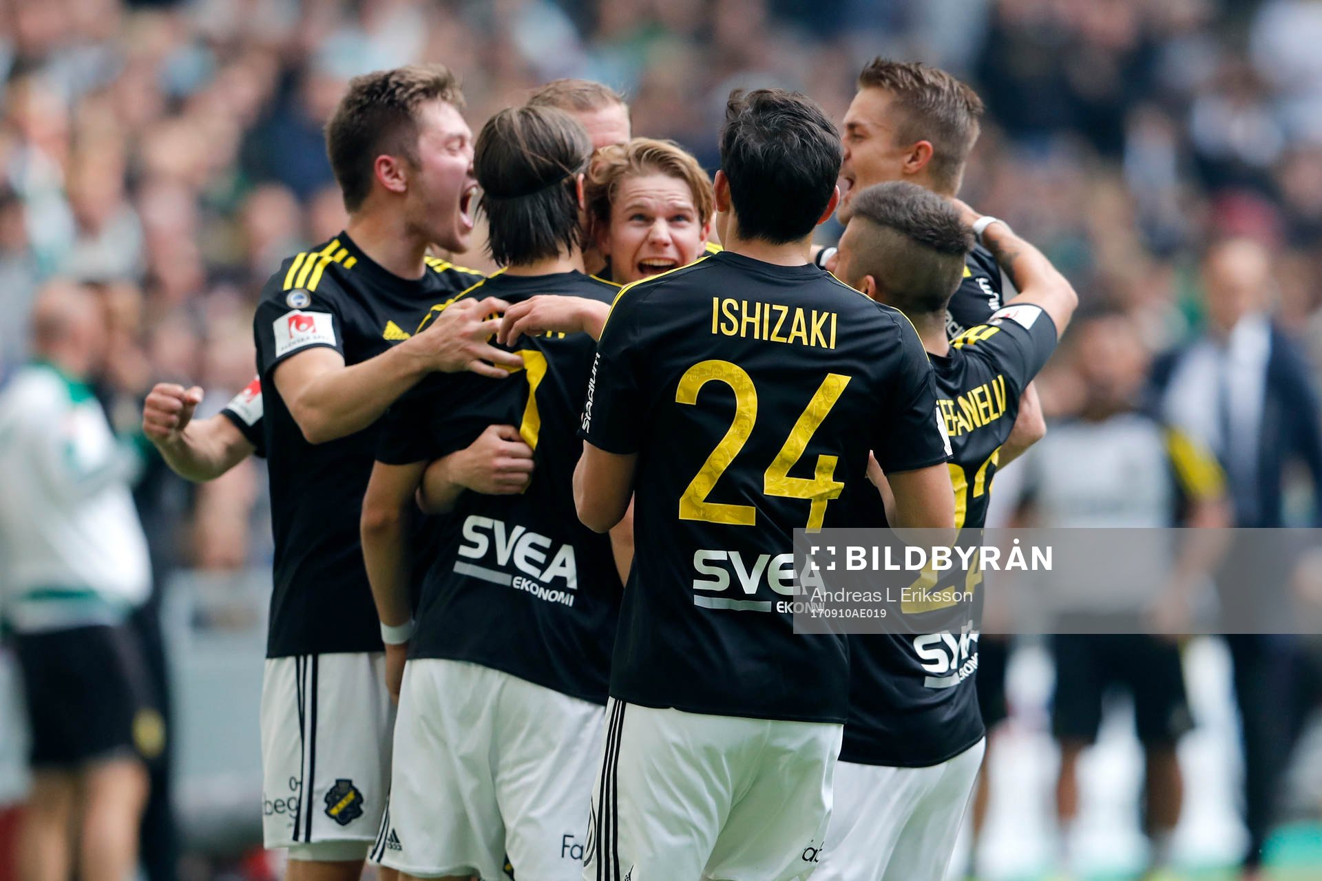 s Kristoffer Olsson gör 1-1-målet och jublar med AIK:s